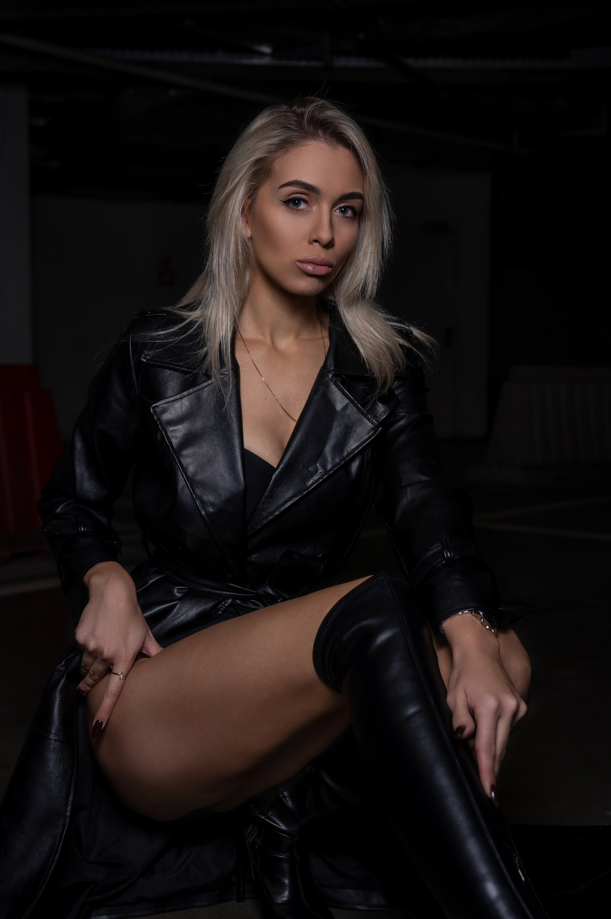 На парковке. Портретный и будуарный фотограф в Воронеже. Игорь Бабичев