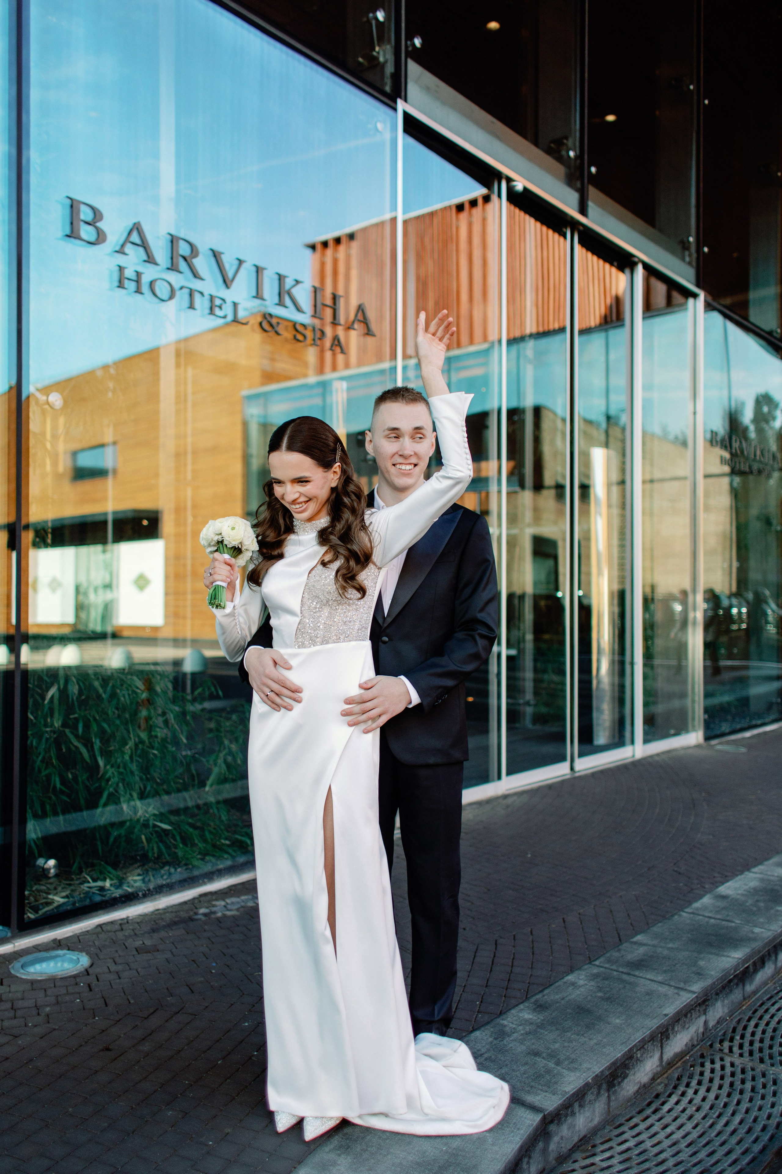 Свадьба для двоих в Москве, фотосессия на крыше, сборы, прогулка в Barvikha Luxury Village