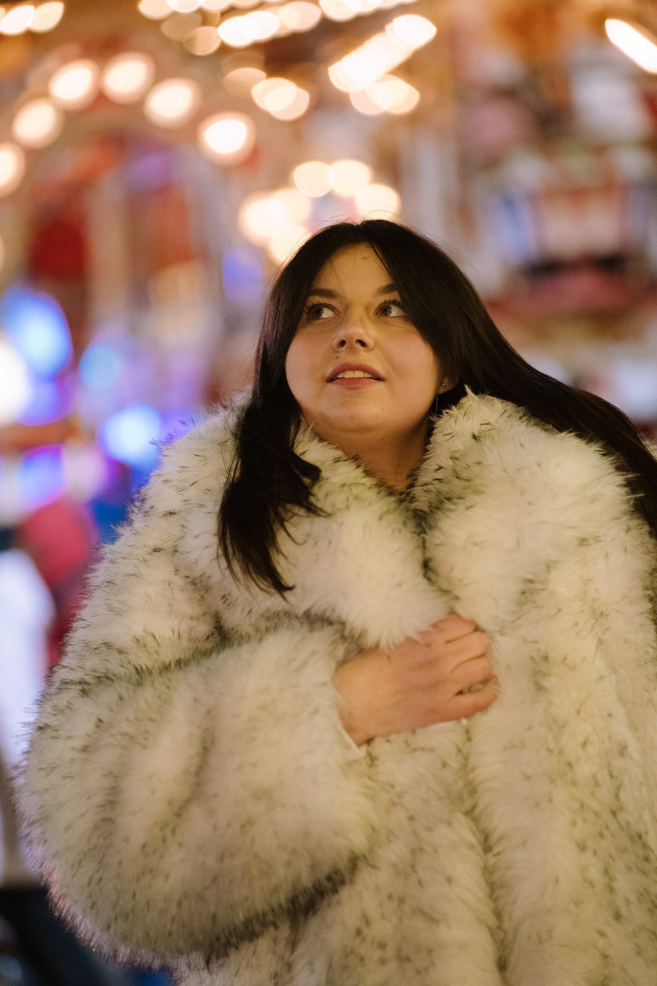 ПРОГУЛКА НА МАНЕЖНОЙ ПЛОЩАДИ ДЛЯ ДЕВУШКИ ПЕРЕД НОВЫМ ГОДОМ (НОВОГОДНЯЯ ФОТОСЕССИИЯ НА МАНЕЖНОЙ ПЛОЩАДИ). Профессиональный фотограф, Санкт-Петербург — Виктория Богомолова