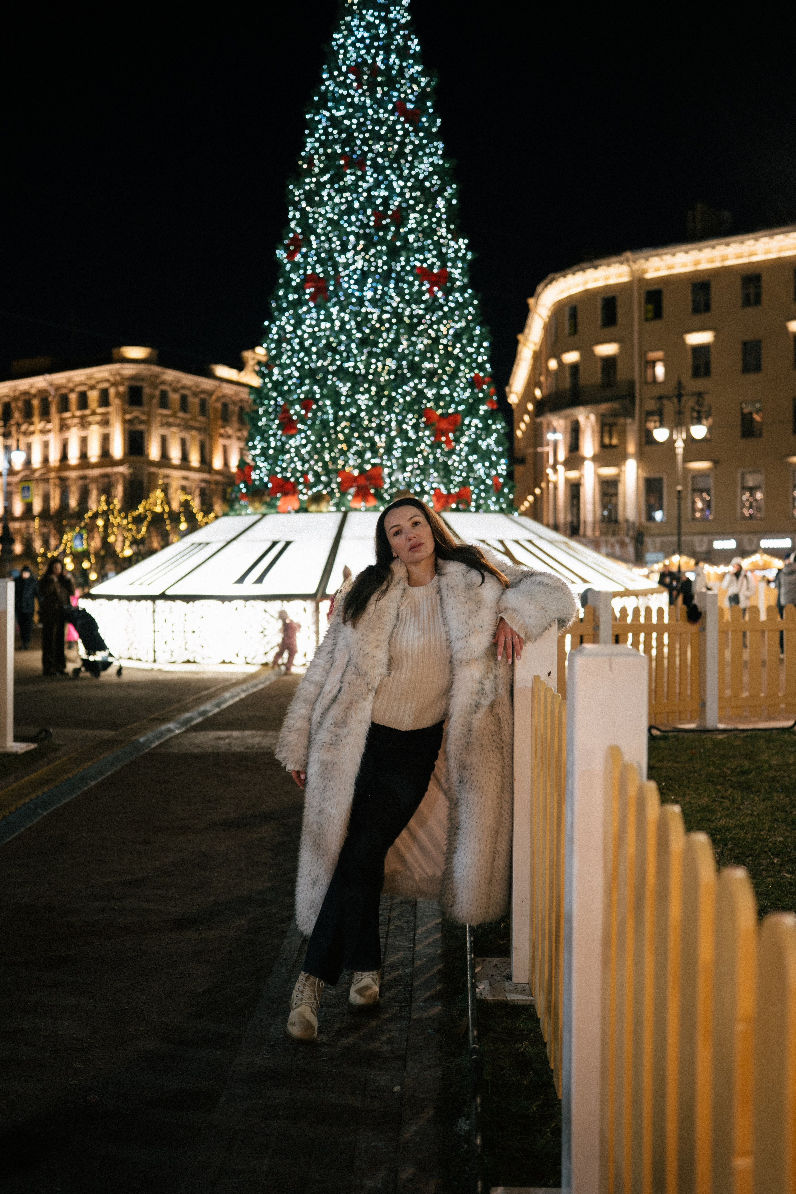 ПРОГУЛКА НА МАНЕЖНОЙ ПЛОЩАДИ ДЛЯ ДЕВУШКИ ПЕРЕД НОВЫМ ГОДОМ (НОВОГОДНЯЯ ФОТОСЕССИИЯ НА МАНЕЖНОЙ ПЛОЩАДИ). Профессиональный фотограф, Санкт-Петербург — Виктория Богомолова