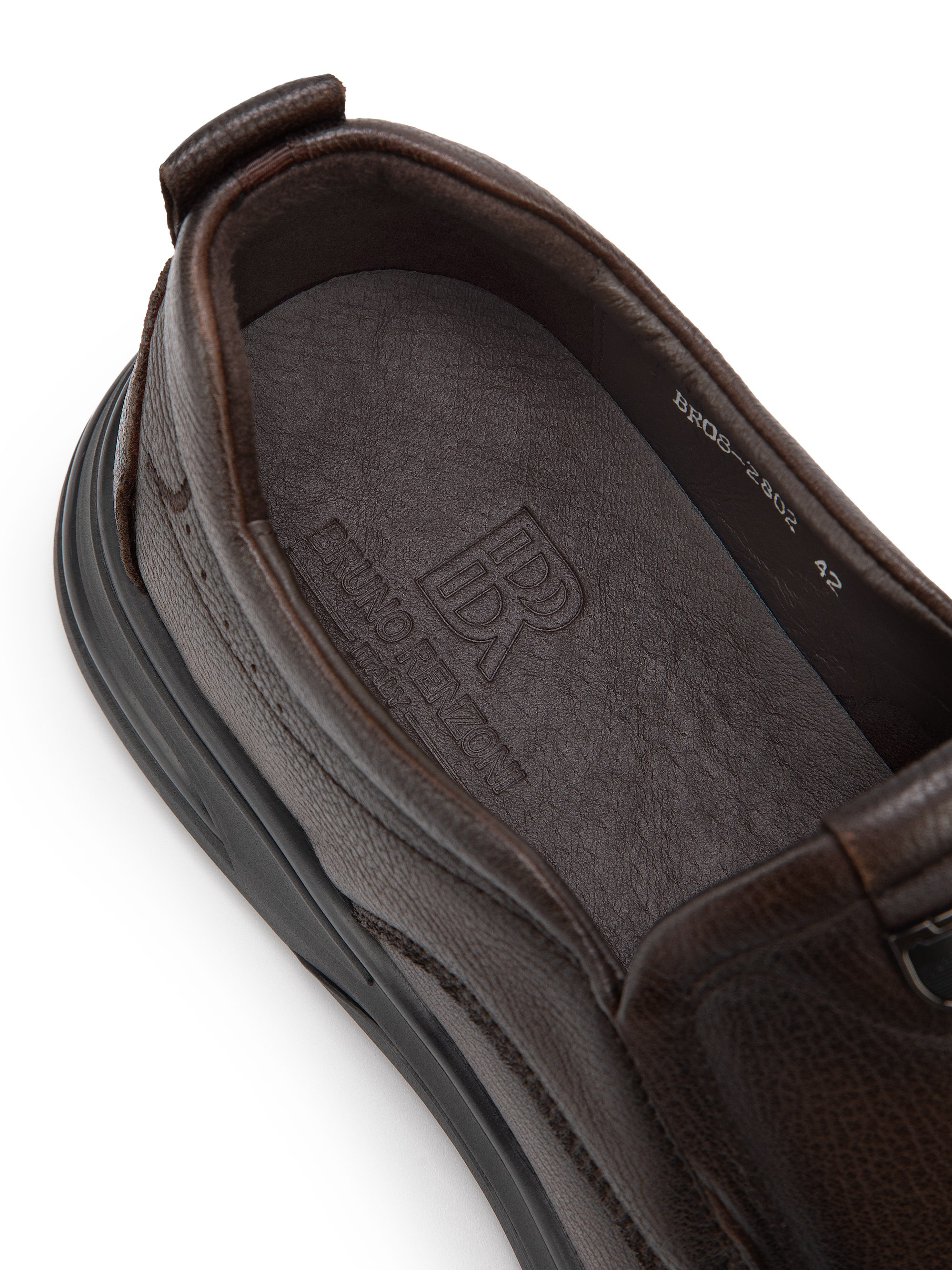 Каталожная фотография обуви. Фотограф в Москве Егор Гончаров