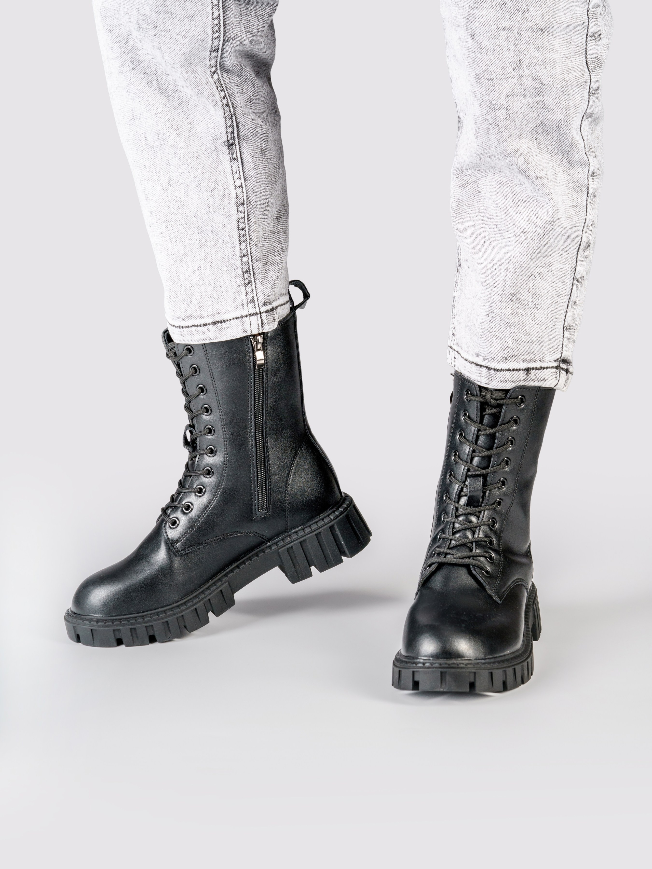 Носки и обувь. KED Production — продакшн из СПб. Создаём фото, видео и контент, который помогает брендам и селлерам продавать больше