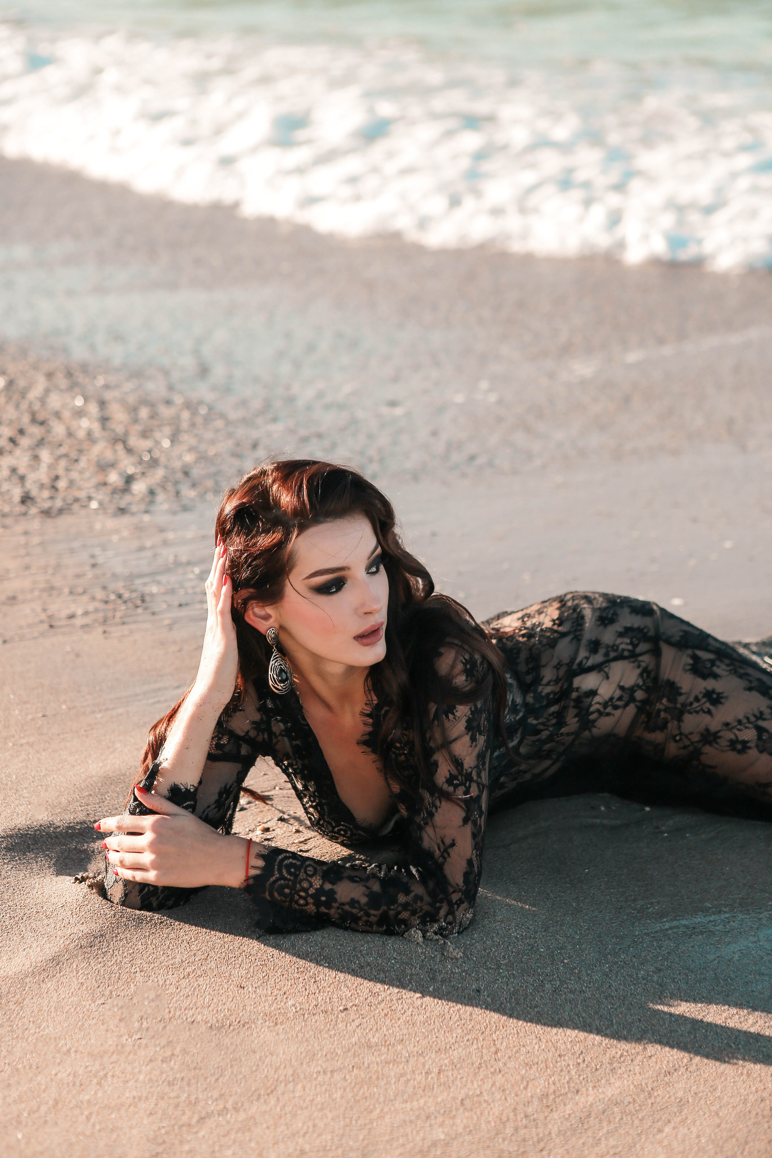 Девушка на пляже в платье. Фотограф в Краснодаре и в Евпатории Дарья Белоущенко