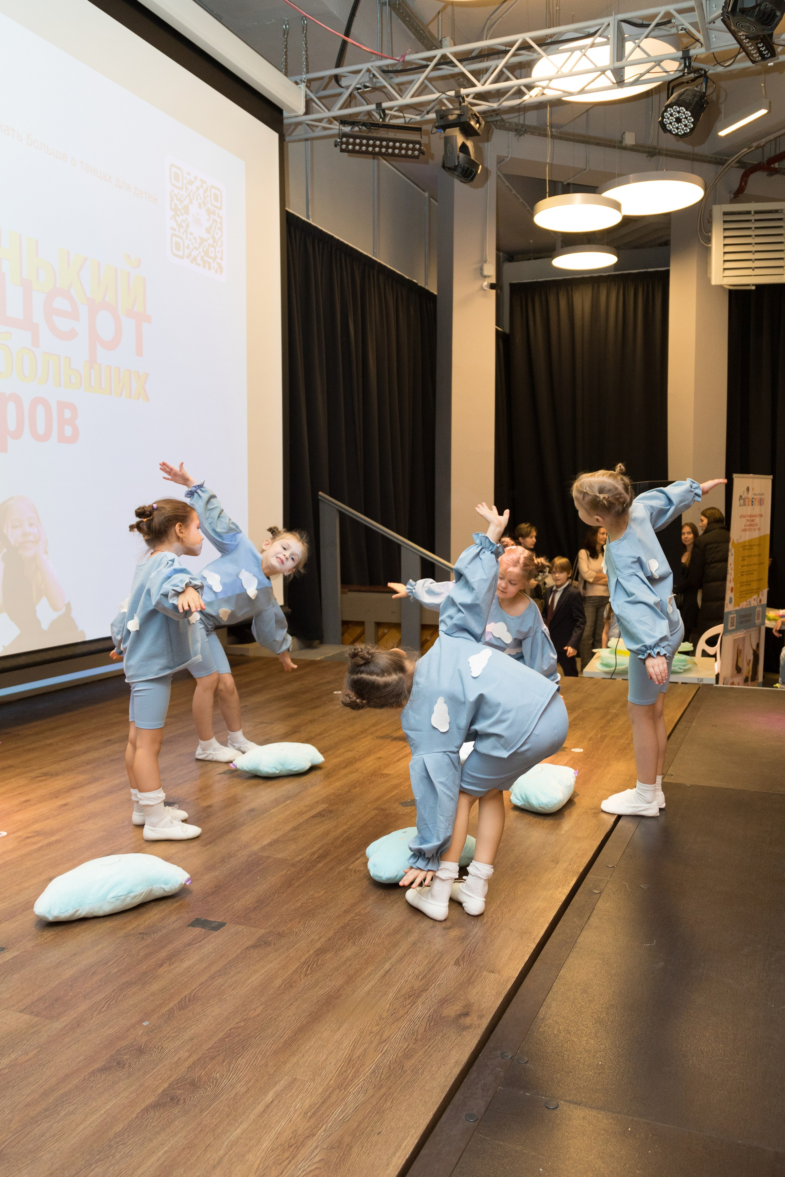 Отчетный концерт танцевального коллектива «ПЕТЕРБУРИКИ». Детский и контент фотограф Надя Волкова Санкт-Петербург