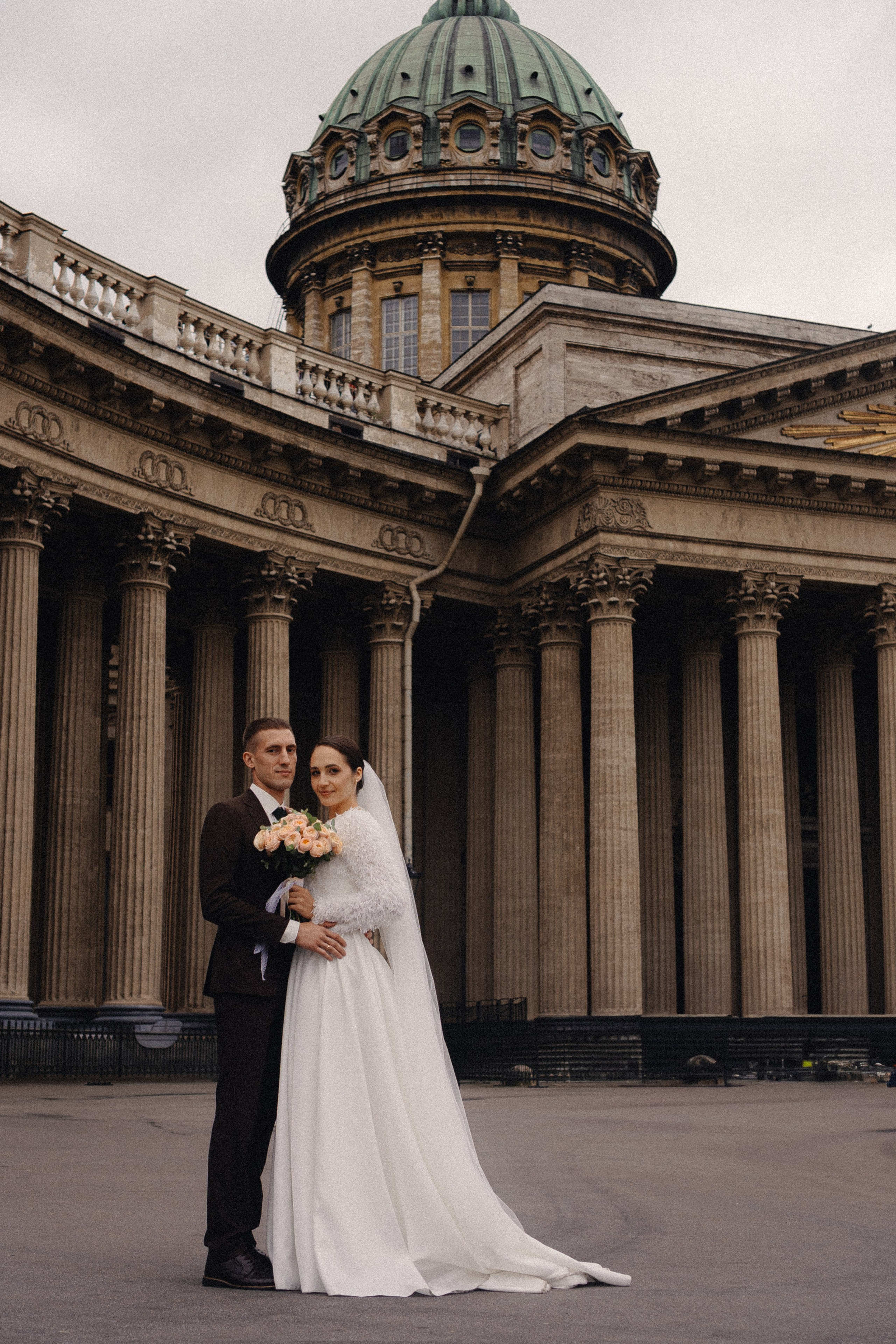 СВАДЕБНАЯ ПРОГУЛКА В САНТК-ПЕТЕРБУРГЕ (ИСАКИЕВСКИЙ СОБОР, ЗИМНЯЯ КАНАВКА, ЭРМИТАЖ И БОЛЬШАЯ МОРСКАЯ УЛИЦА). Профессиональный фотограф, Санкт-Петербург — Виктория Богомолова