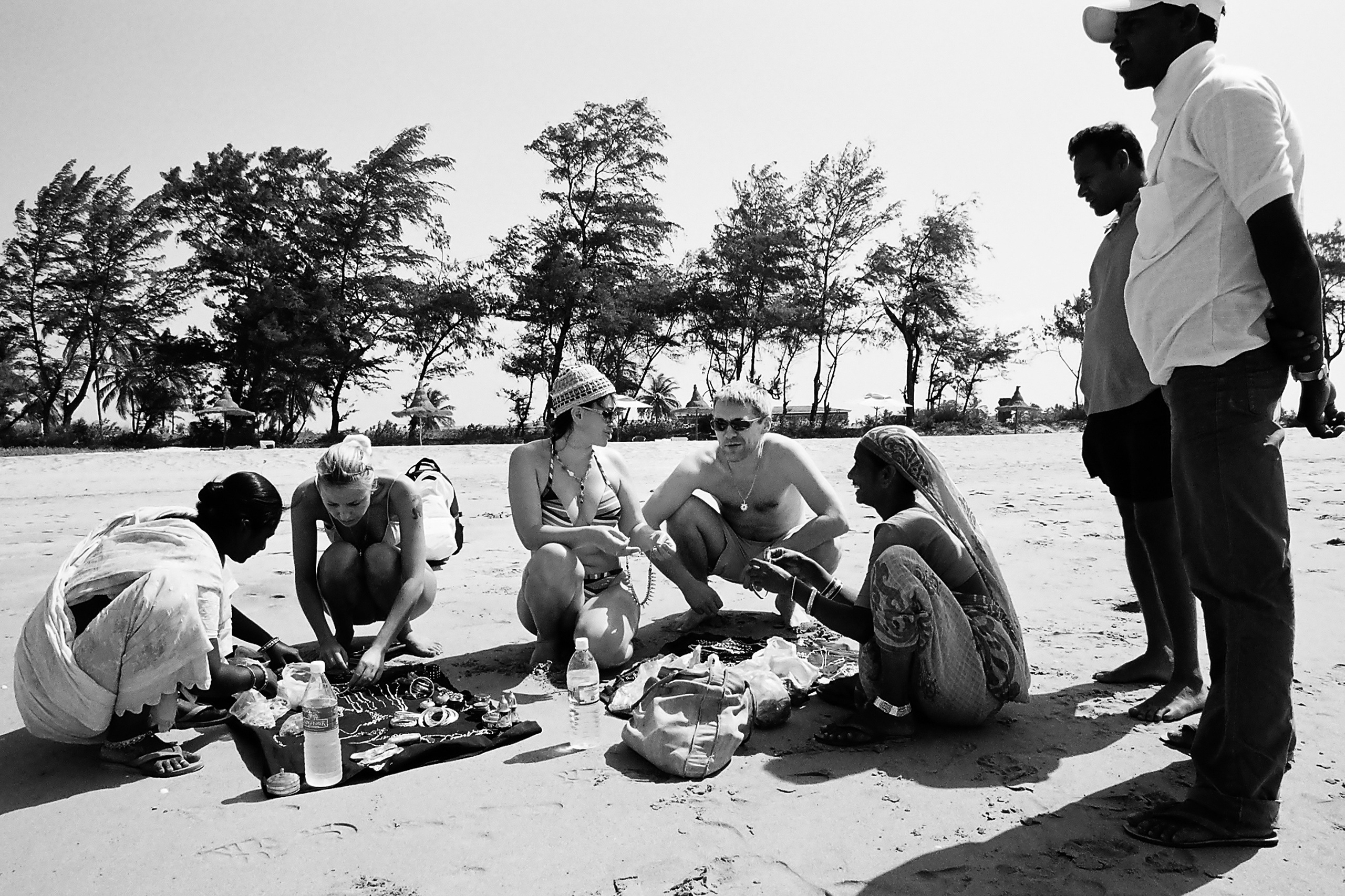 Девчонки из Москвы, я и продавцы бижутерии