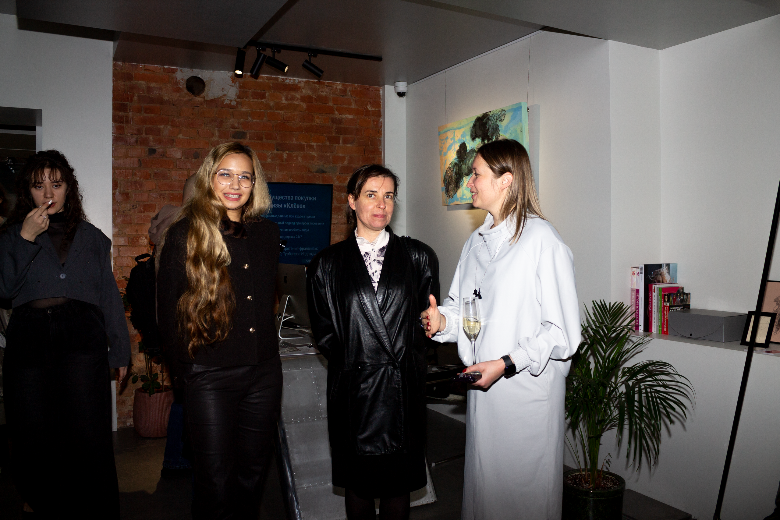 Вернисаж Таро Анонс & Make Me Happy. Крылов Кирилл Фотограф Москва