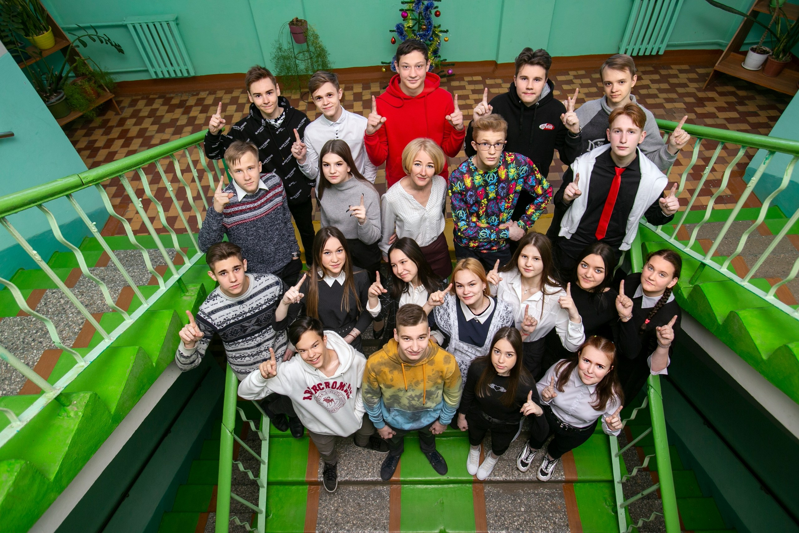 Портреты ребят и классного руководителя