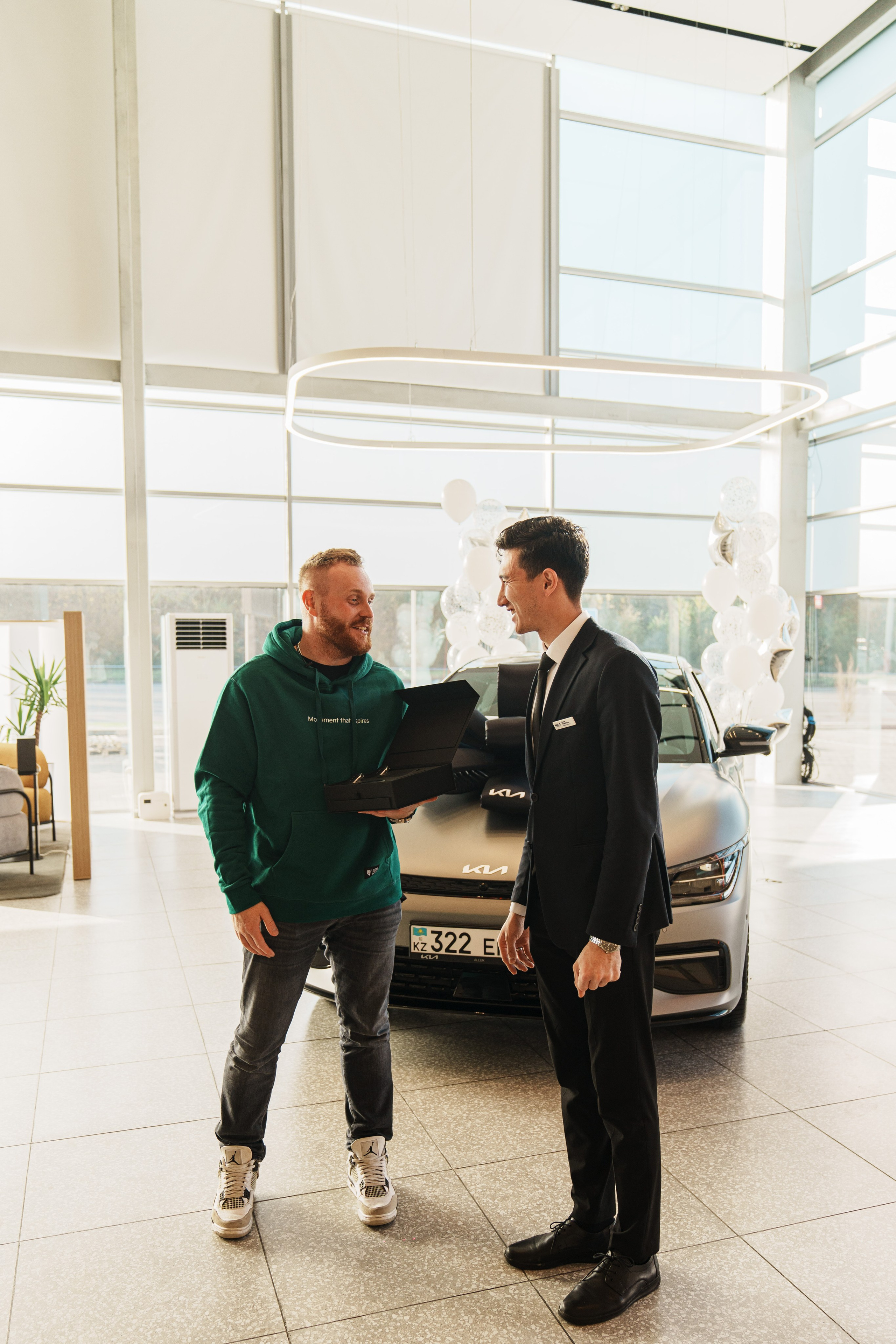 Kia EV6 Вручение Евгений Чебаткову. Фотограф TAULAN_1