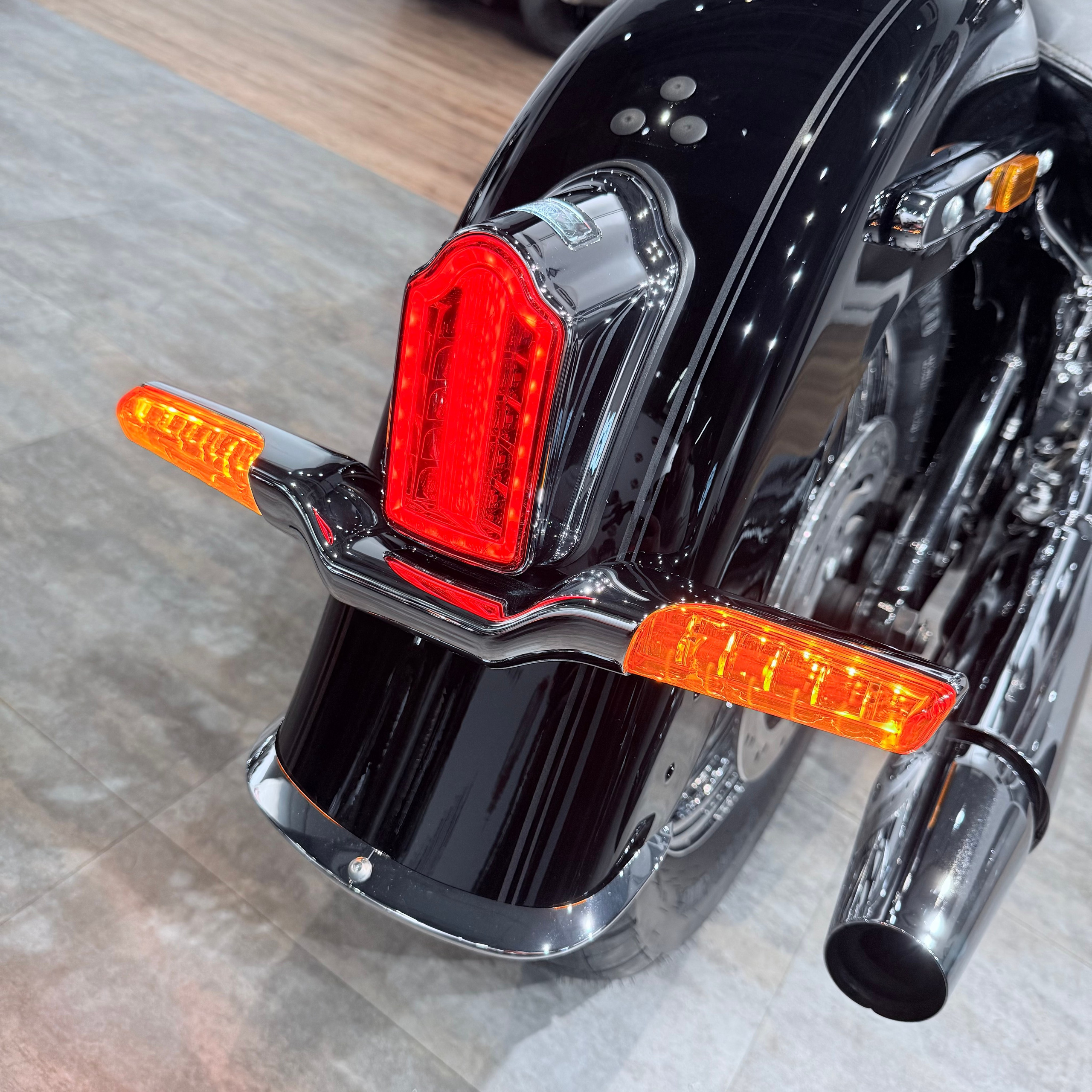 Купить Harley-Davidson 2018 Softail Deluхе 107 АВS (Softail/Dyna) — подробнее на сайте. Hello Davidson, Москва. Только хорошие мотоц