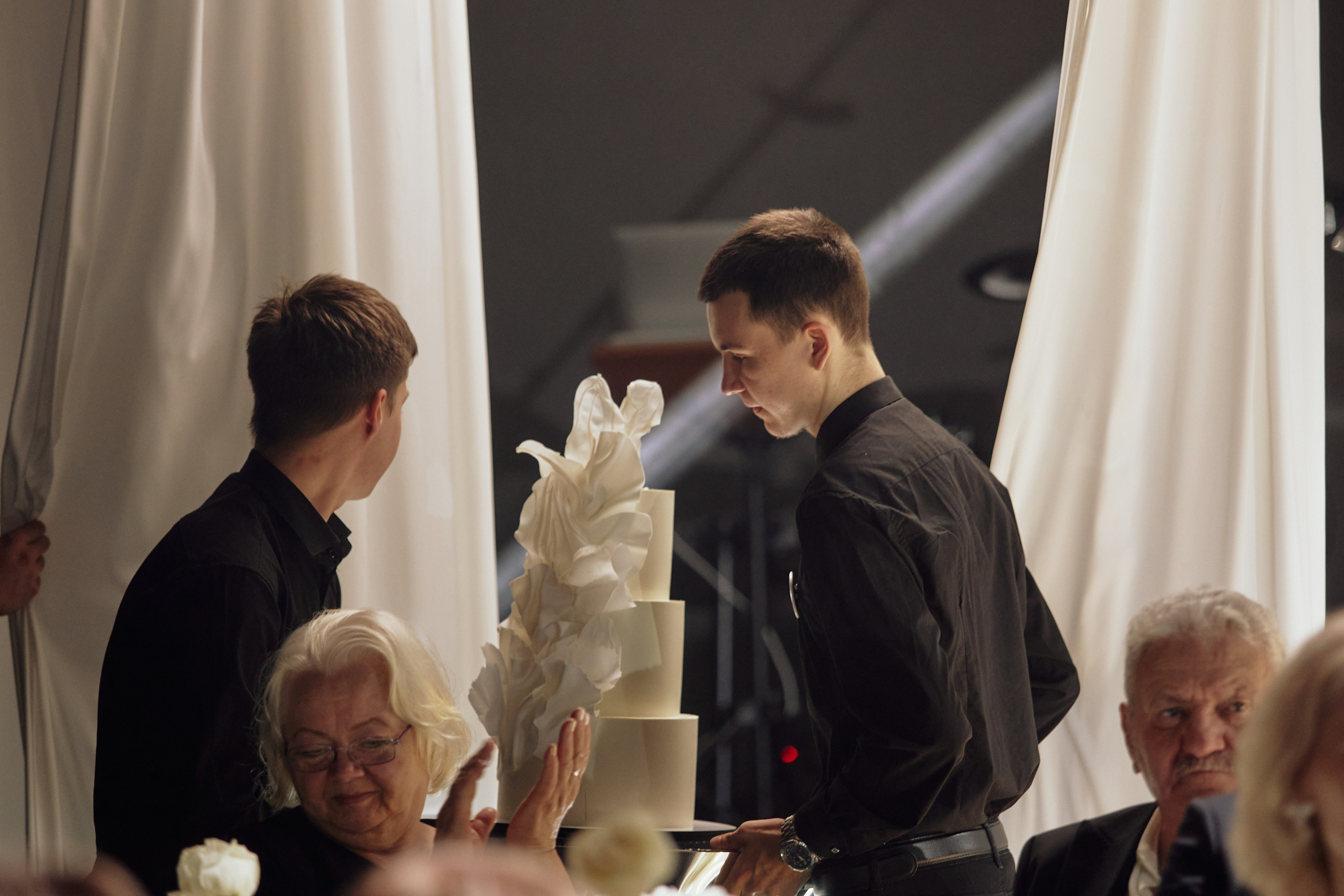 A MIRROR IS ONLY A HEART. Дмитрий Мазуркевич: Профессиональный Репортажный Фотограф