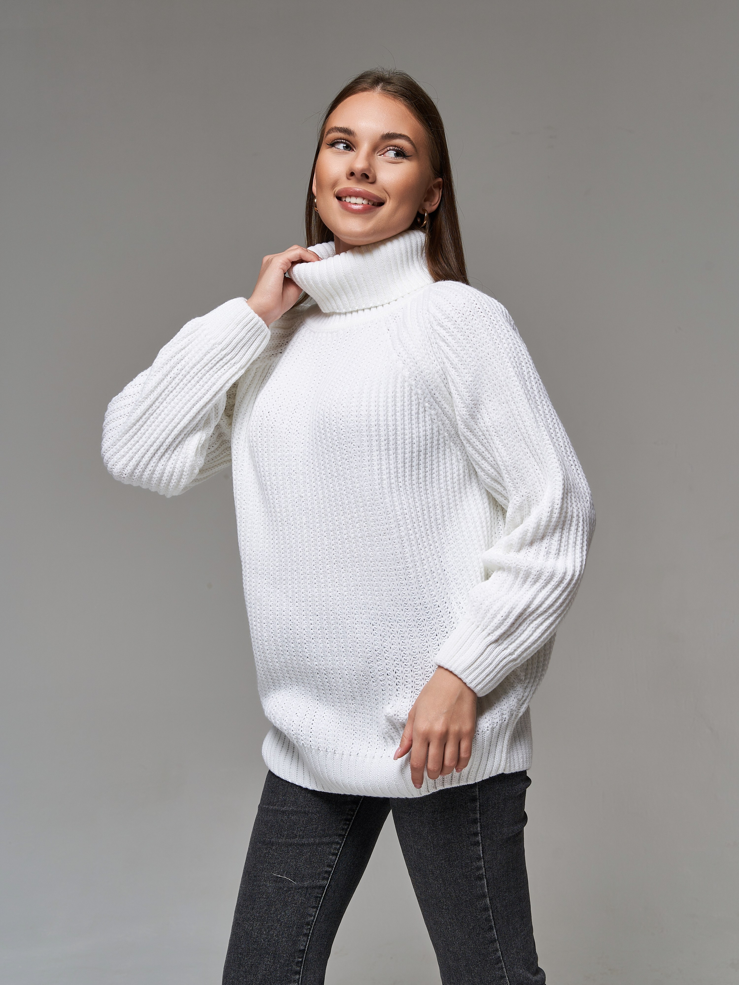 Женский свитер. Фотограф для маркетплейсов в Москве