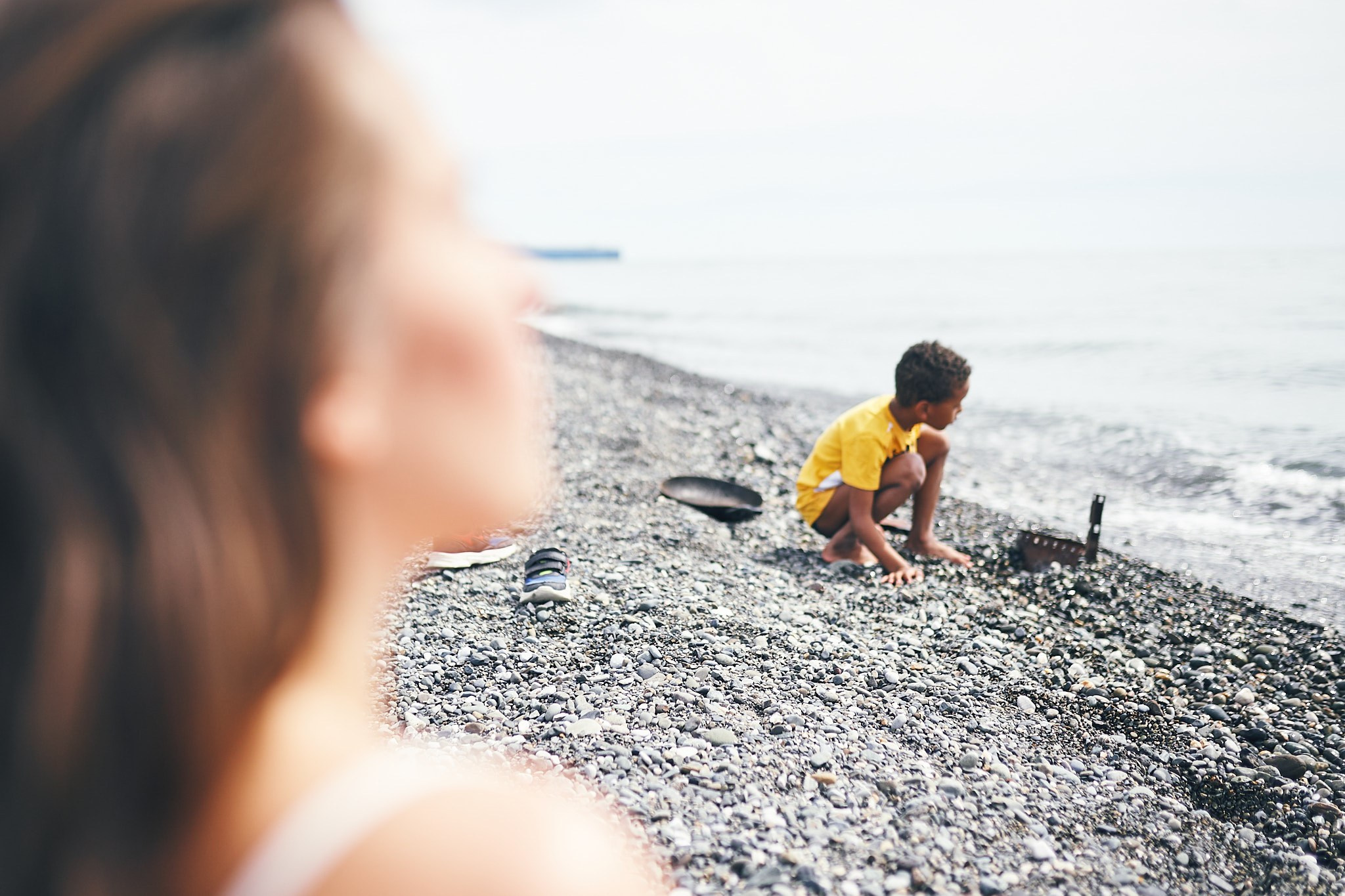 Фотосессия мамы и сына на берегу моря. Фотограф в Сочи Катя Гончарова