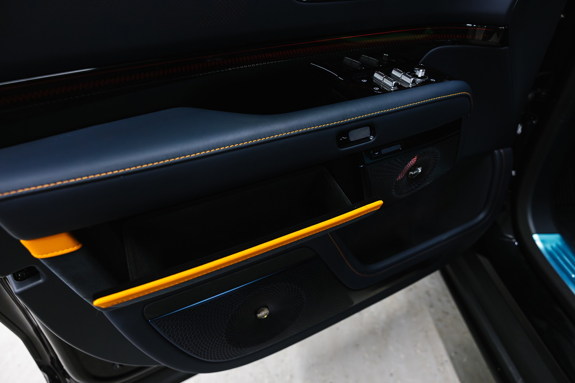 Zeekr 9X 2.0hyb 4WD AT (1401 л. с.) 2025 + фаркоп. Автосалон «Х-Авто»