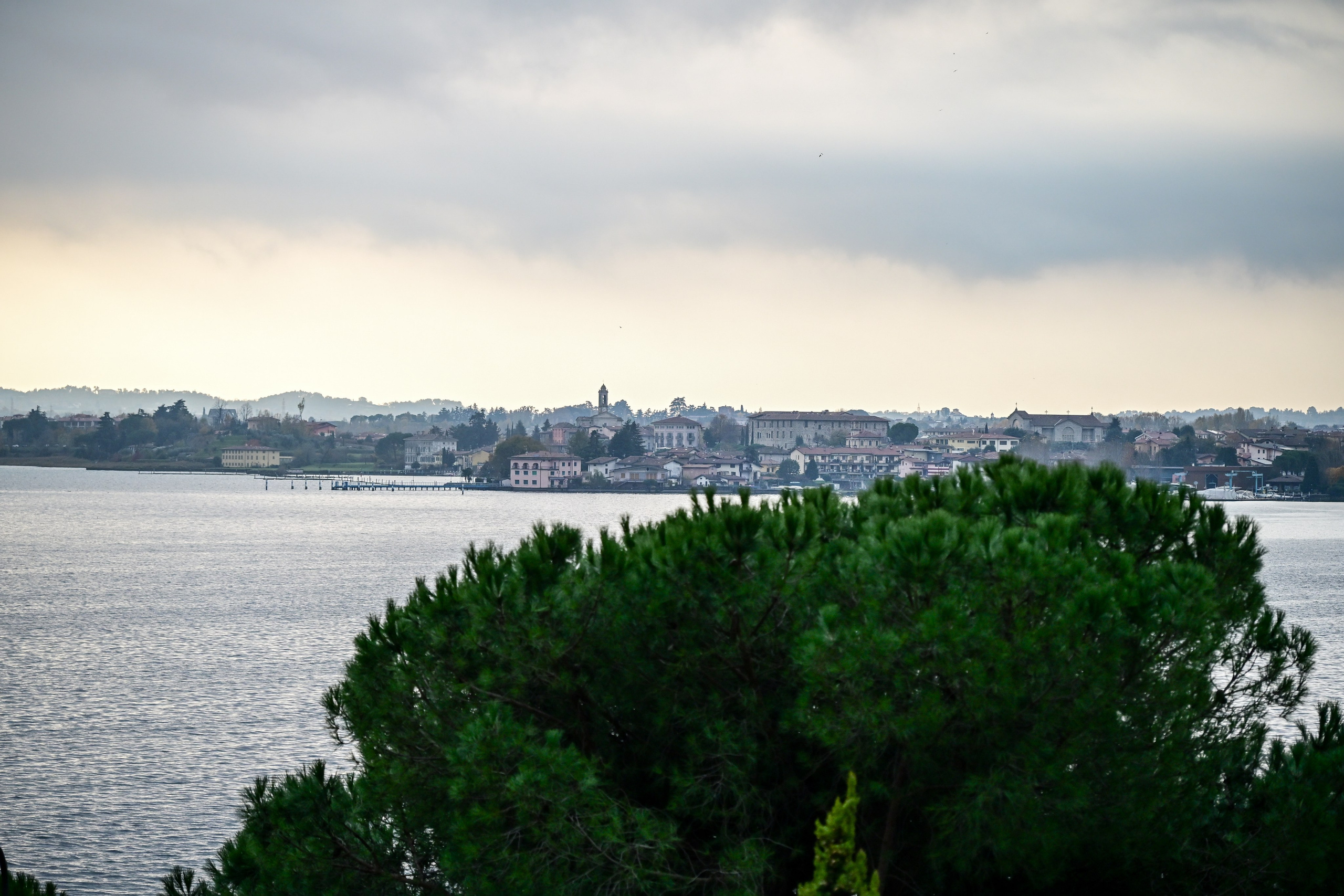 Lago d'iseo and hotel. Фотограф Минск