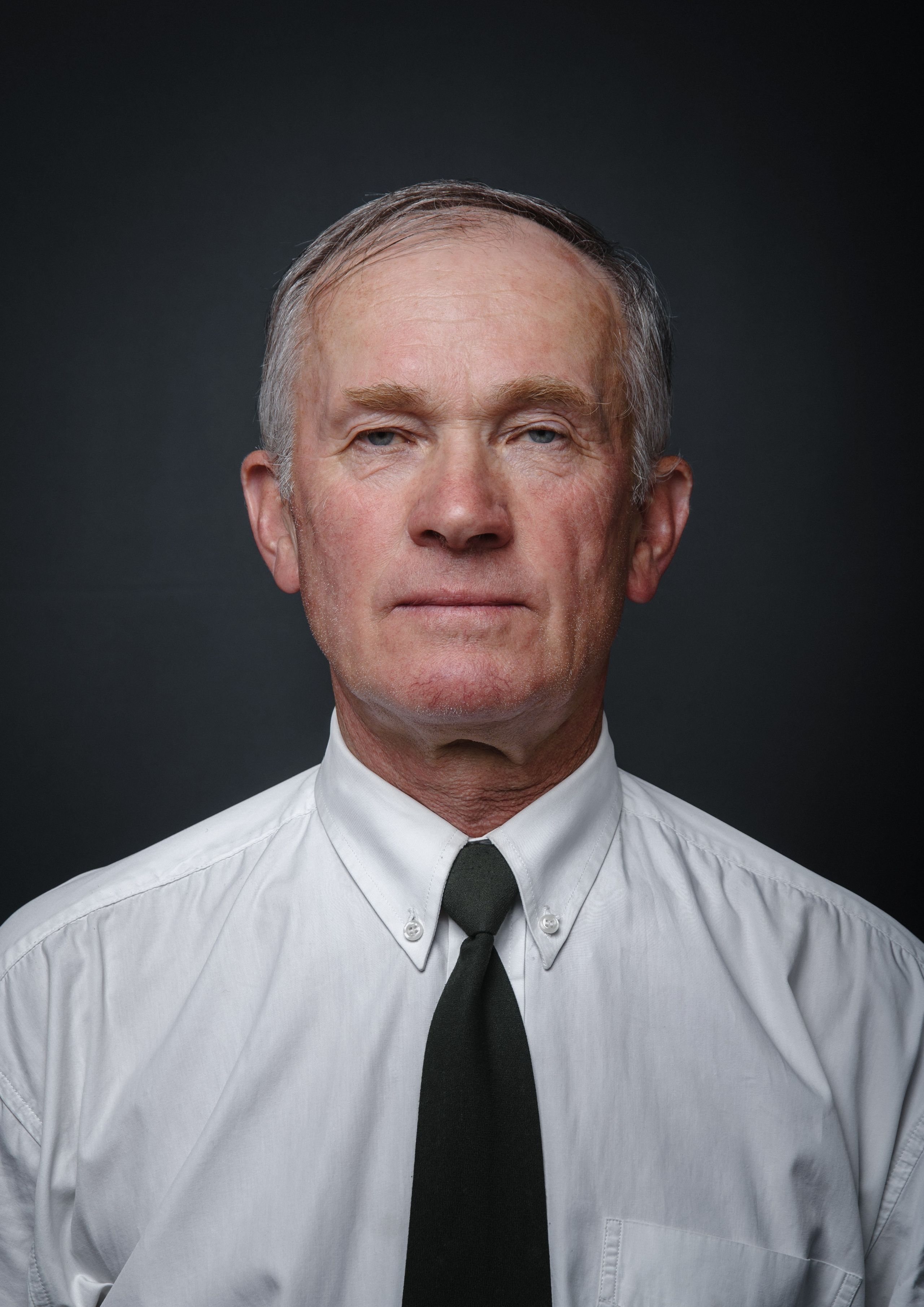 Портрет сотрудников на доску почёта. Фотограф Денис Неместо, портрет, репортаж