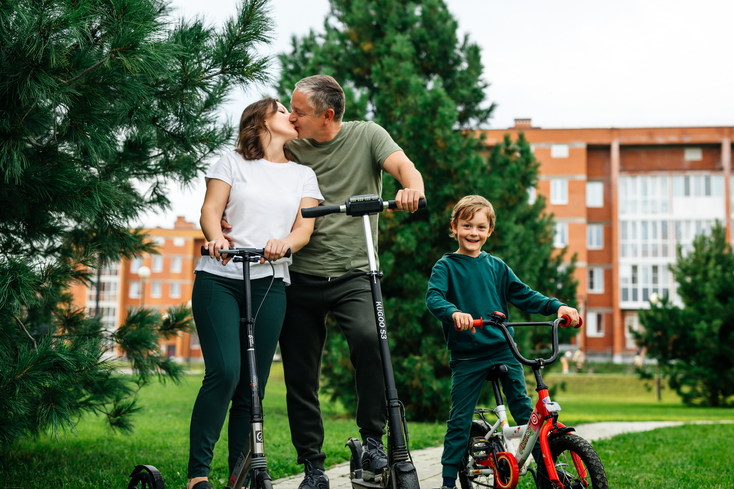 На самокатах. Свадебный фотограф в Томске Екатерина Дмитриева