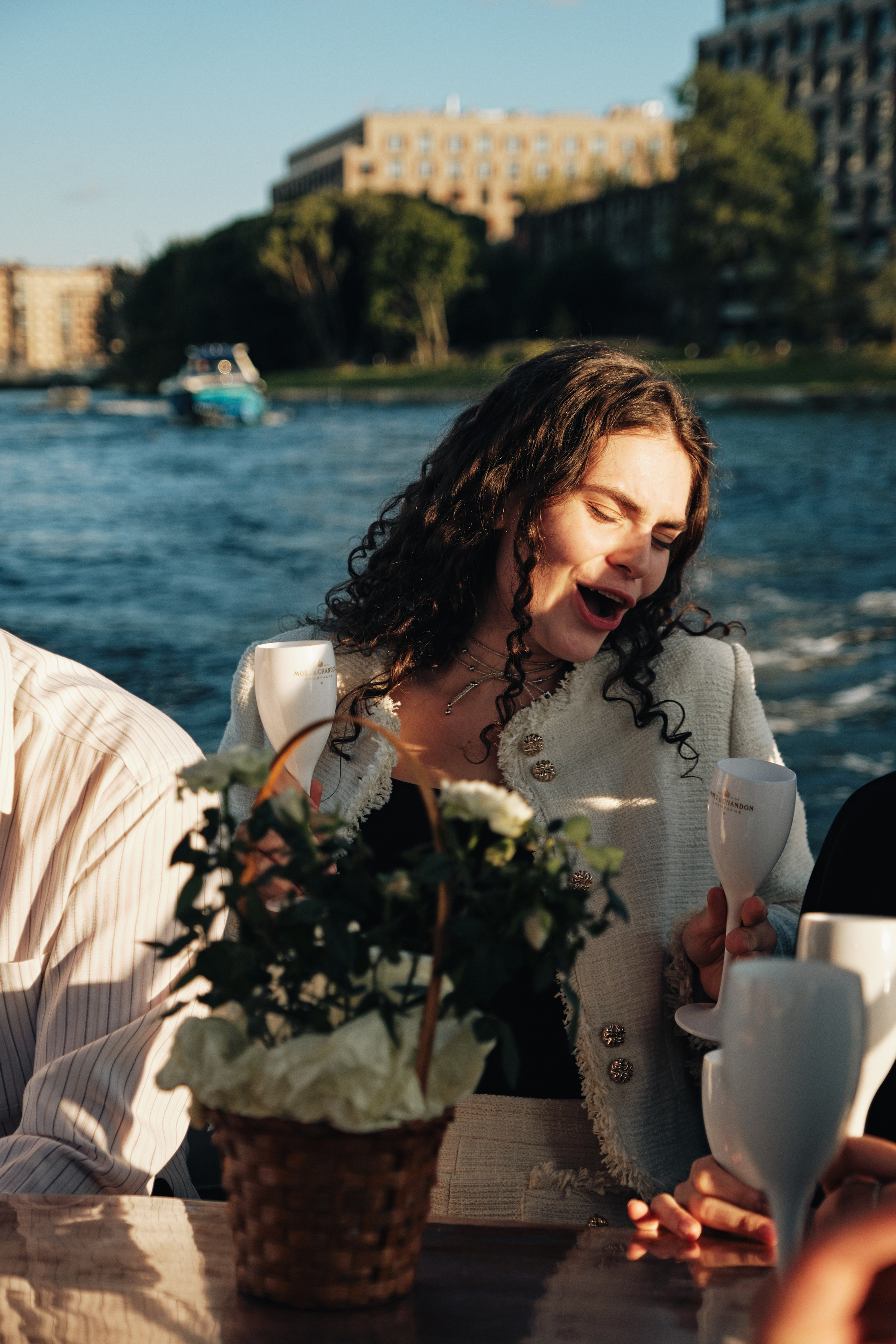 Фотосессия на катере в Санкт-Петербурге. Семейные и свадебные фотосессии в СПб, в студии, на улице, на природе