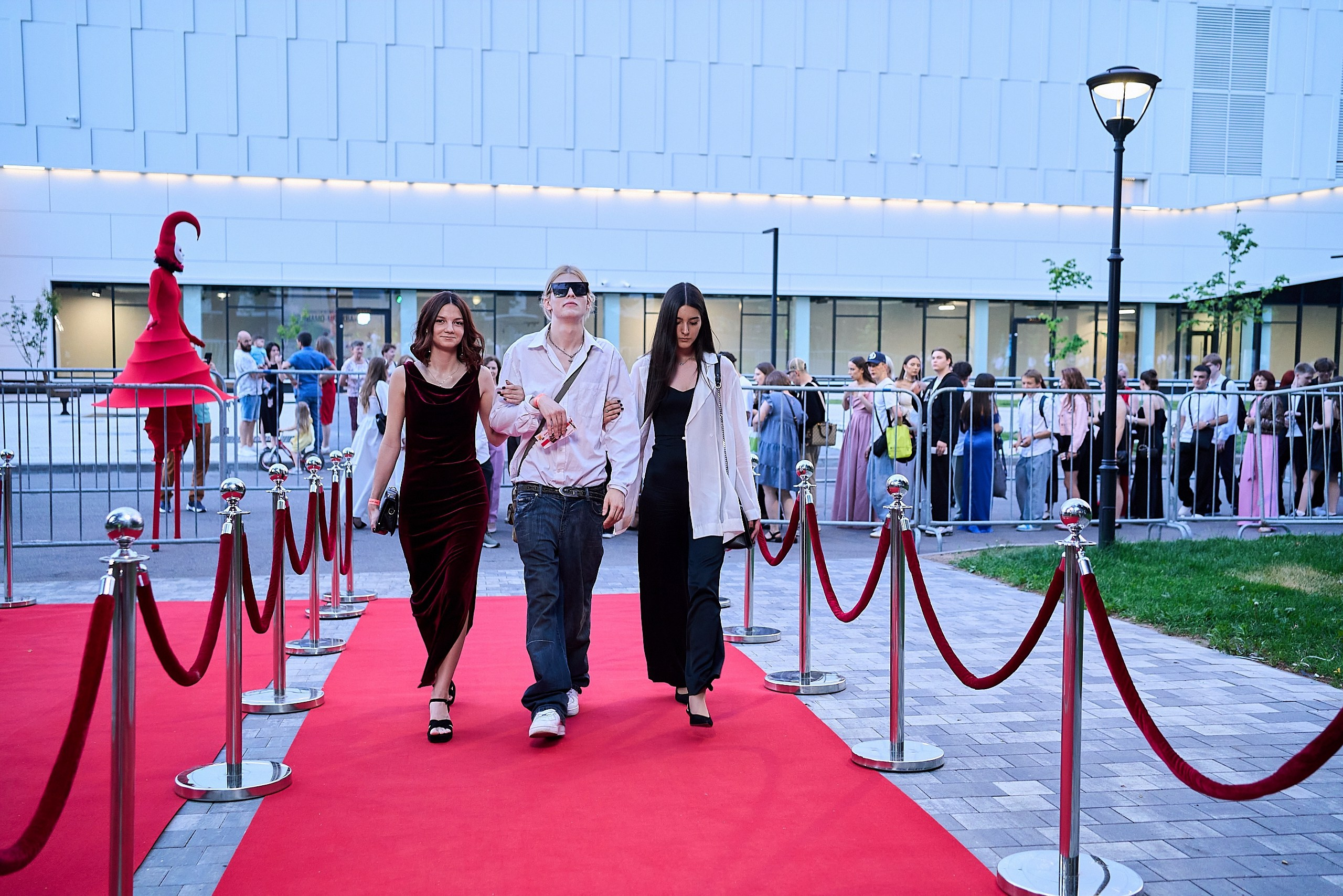 Выпускной 2024 концертный зал Академия ВТБ. Фотограф и Видеограф в Москве. Олег Корушев