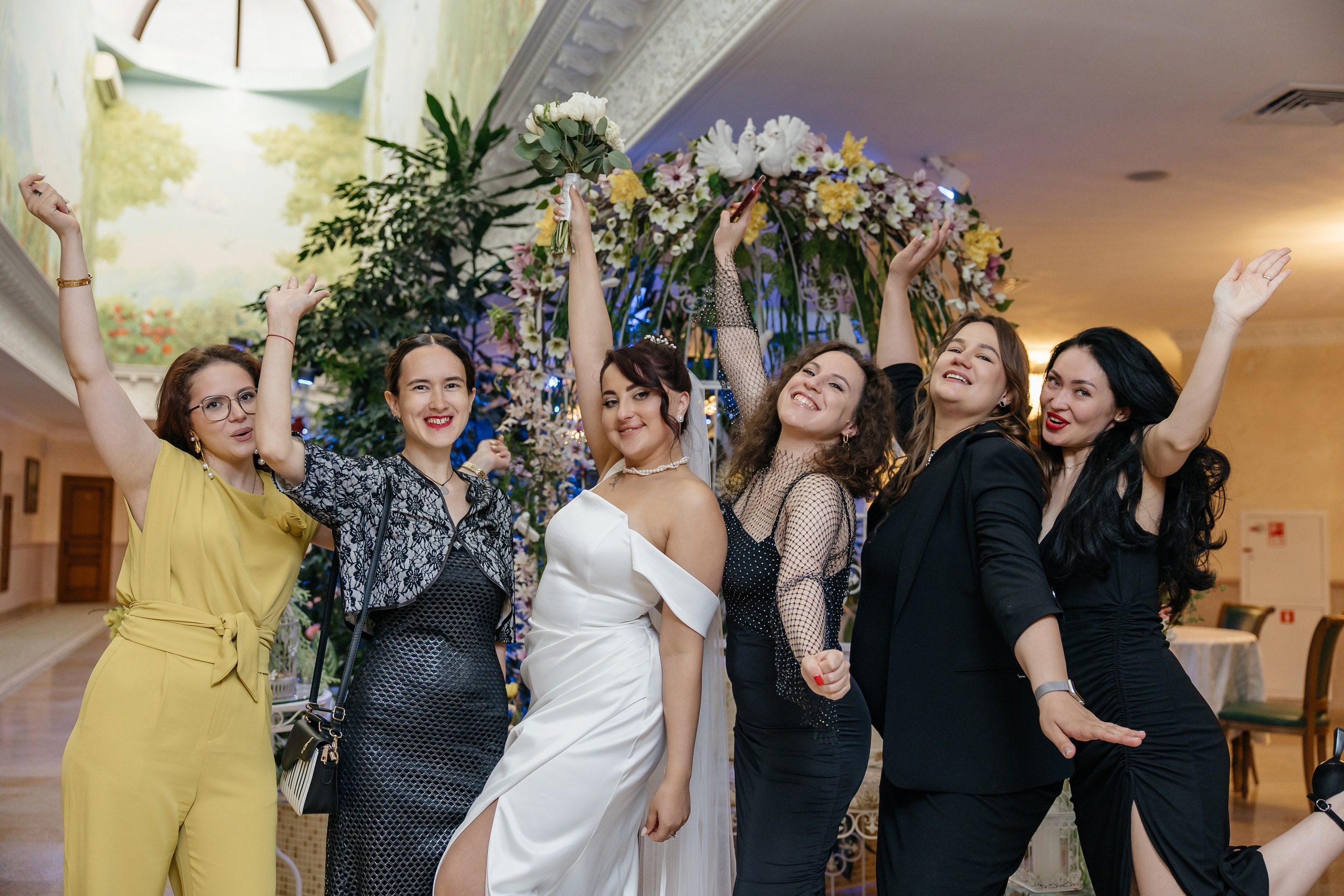 Сборы, прогулка, роспись. Фотограф, видеограф на свадьбу в Москве Никита Назаров