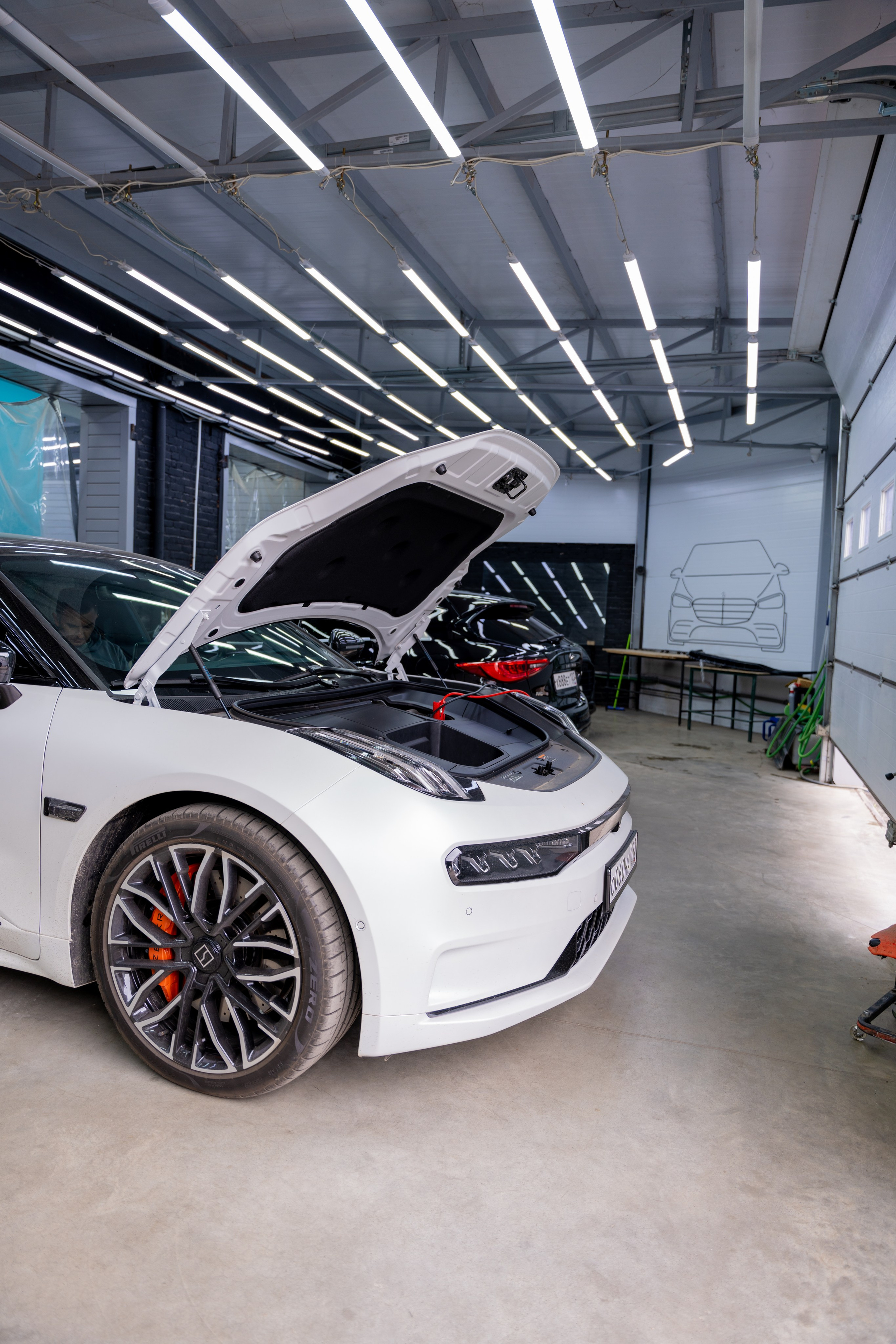 Интерьерная фотосъемка автосалона Elrus в Краснодаре. Zeekr, LiXiang Профессиональная фотосъемка интерьера премиум-автосалона в Краснодаре. Шедевры для Вас! Фотограф и Видеограф в Краснодаре Пахиев Руслан