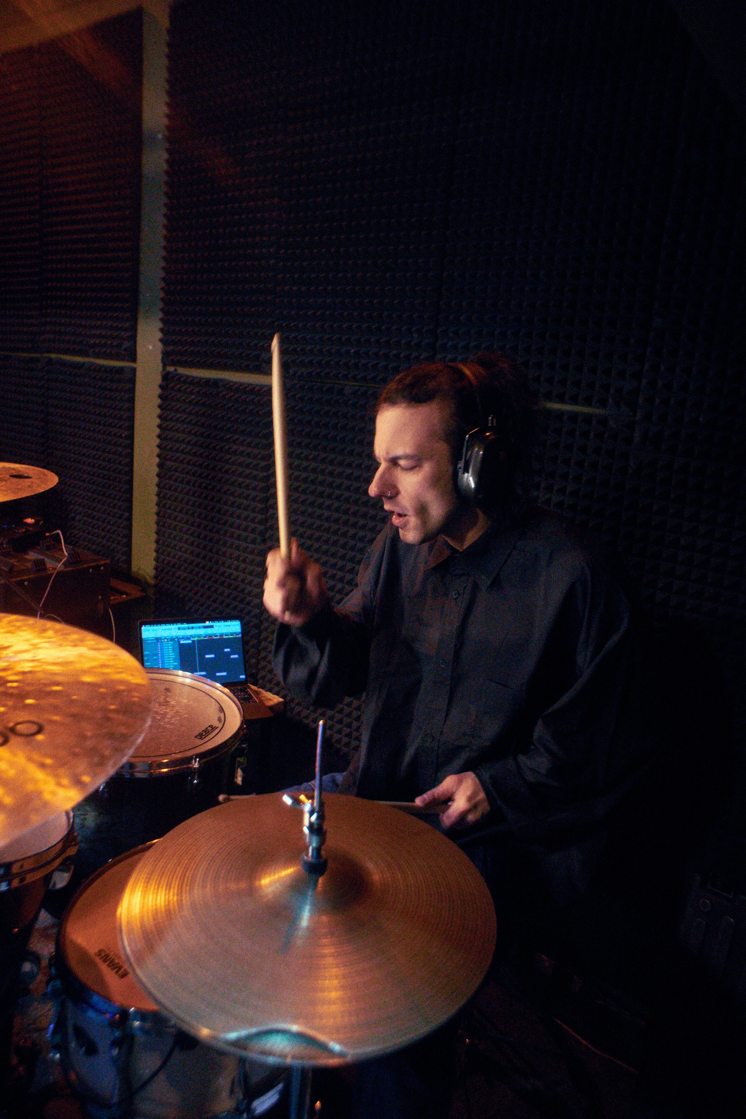 ГОЛОВА МУЭССЫ — КОНЦЕРТ 18-10-2025 В КИТАЙСКОМ ЛЕТЧИКЕ. Фотография для артистов