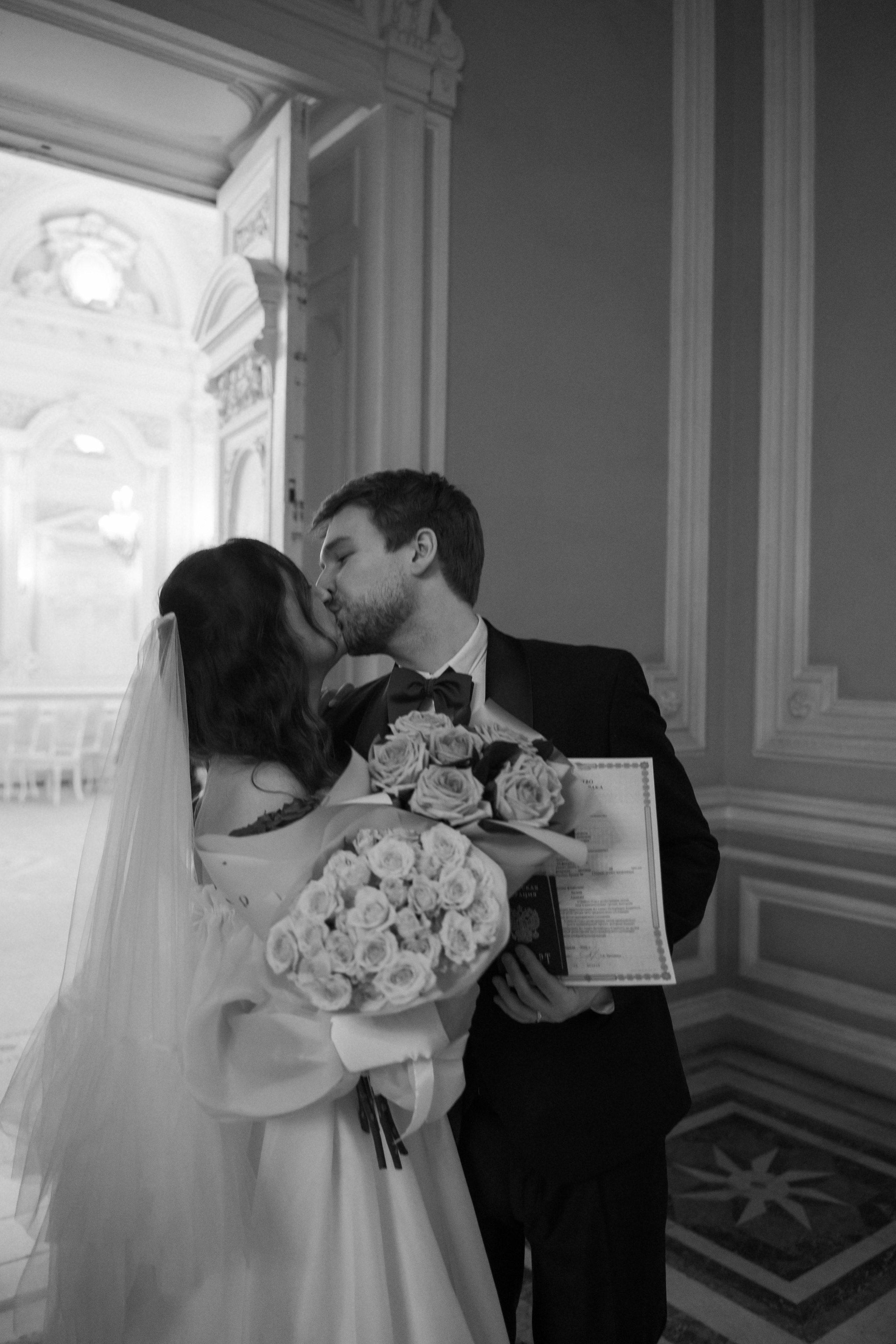 Любовь в 1-м Дворце Бракосочетания. Фотограф в Санкт-Петербурге — Лучина Екатерина