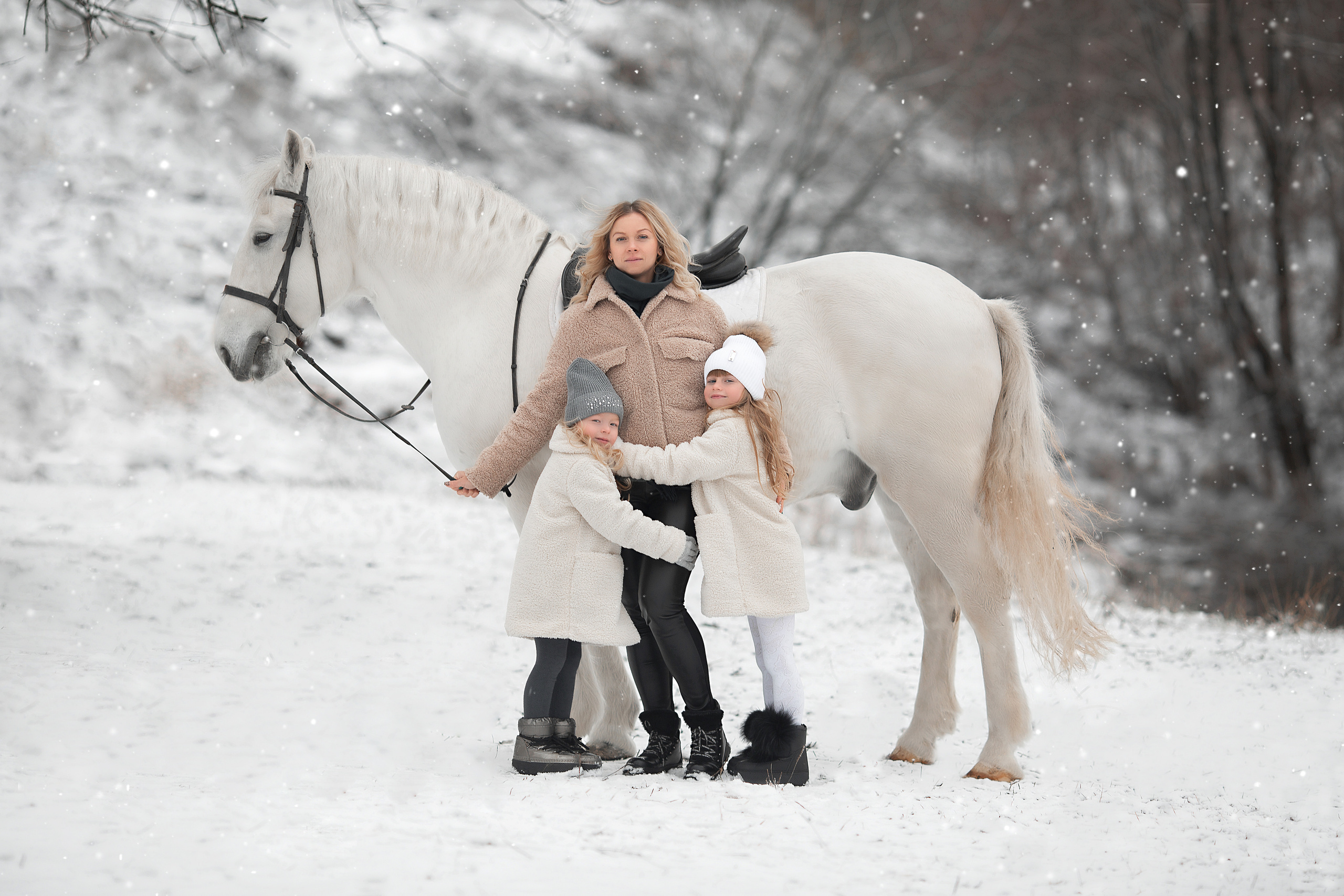 Екатерина с дочками и Воробей. Фотосессия с лошадьми в Нижнем Новгороде