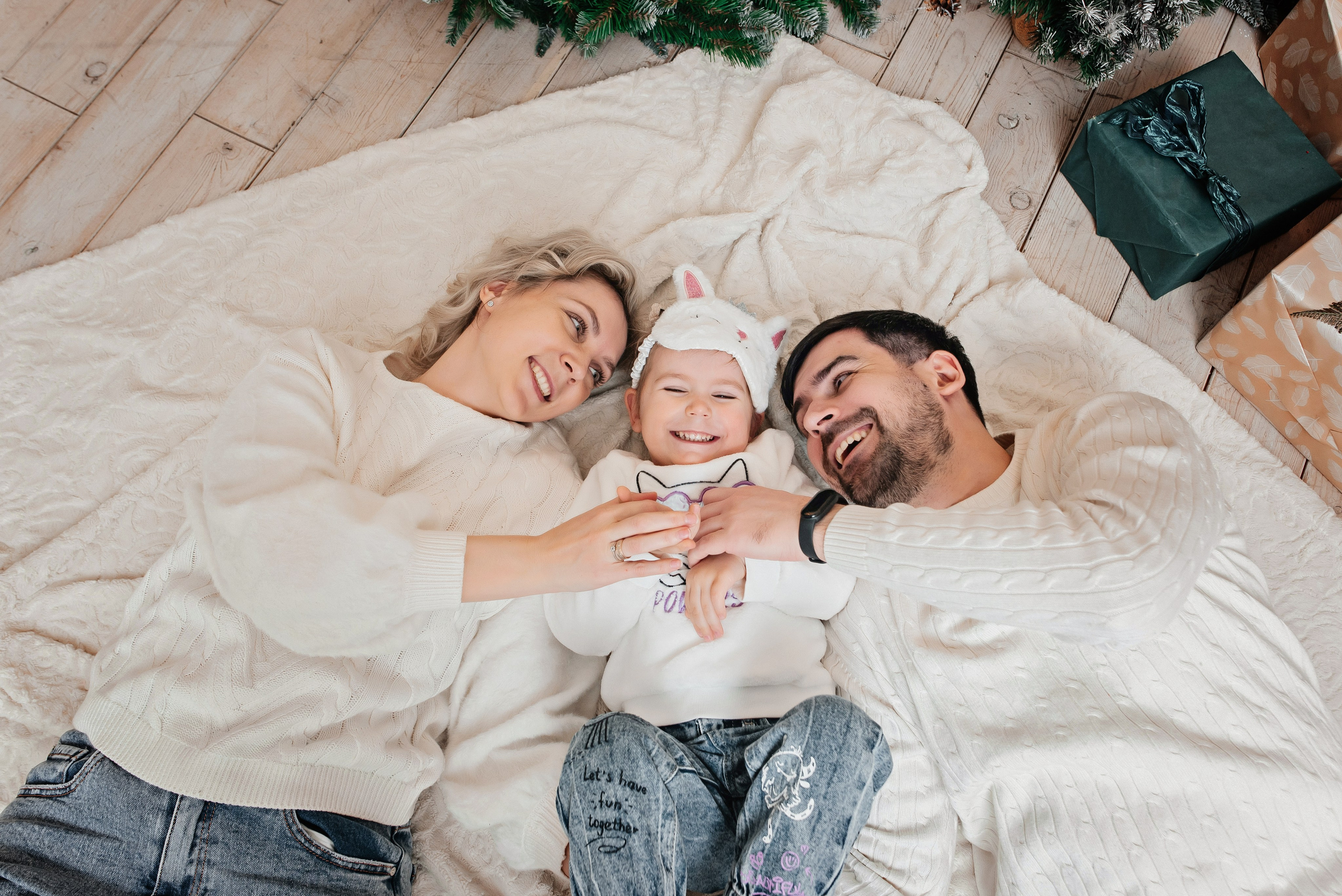 Катюша с семьей в студии. Детский и семейный фотограф выпускной альбом Приморско-Ахтарск