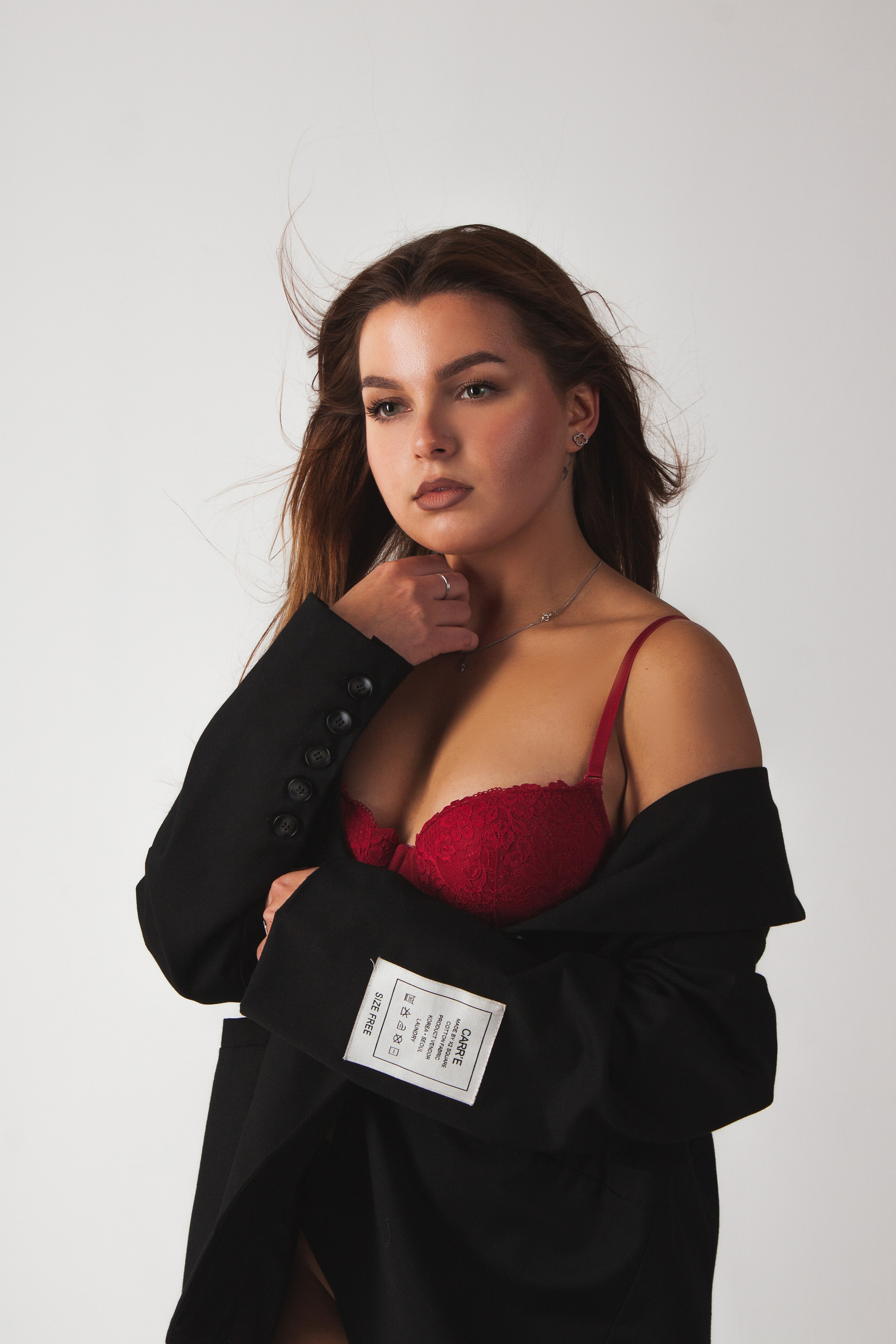 Черно-белая фотосессия в студии в темном ключе. Фотограф Наталья Воронина Москва