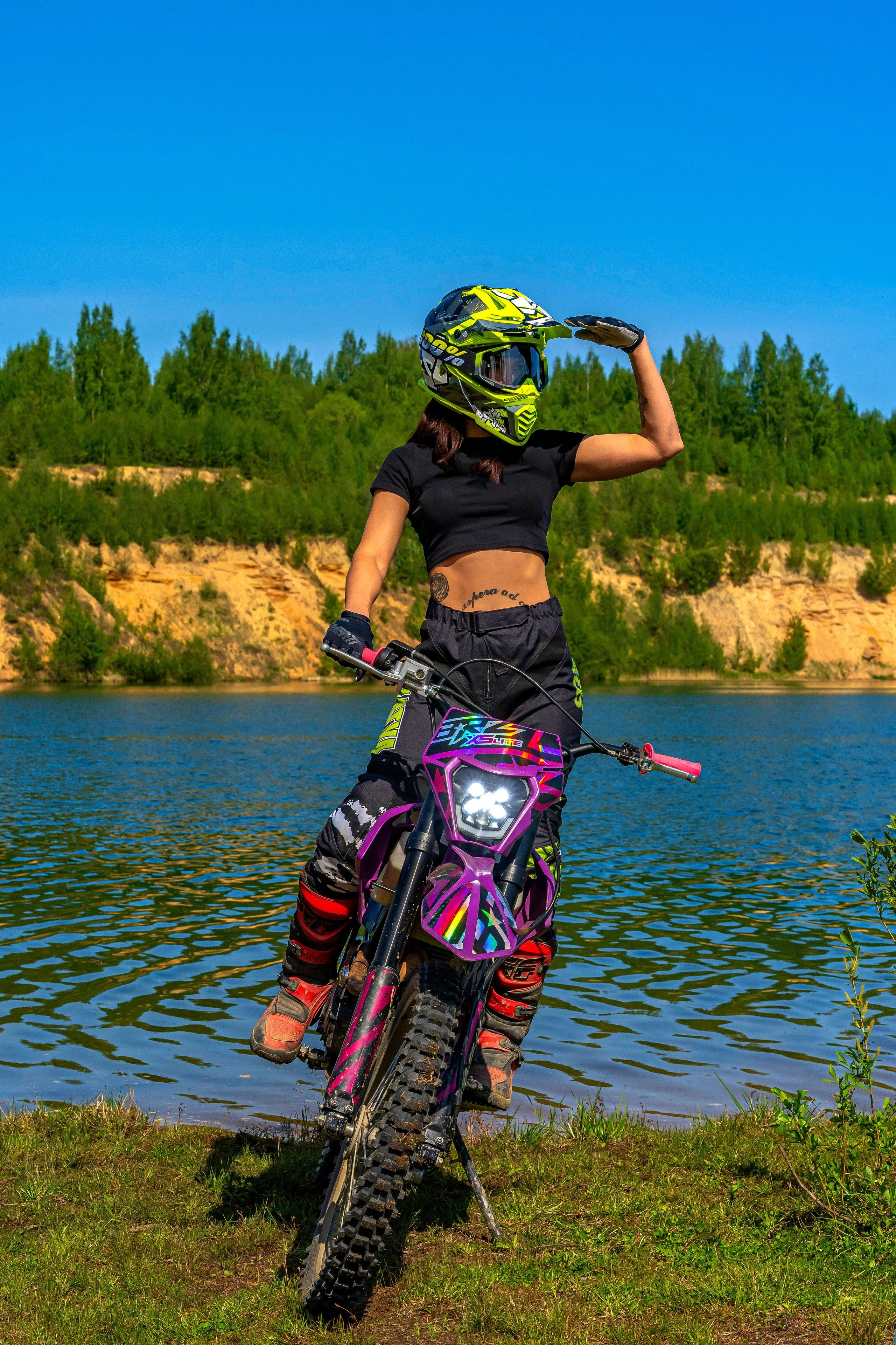 Катя Ли. Графический дизайнер Илья Левченко