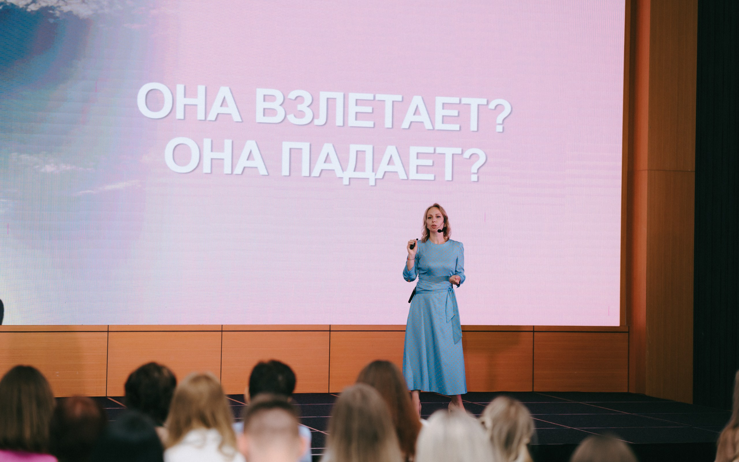 Репортажная съёмка конференции. Komonev