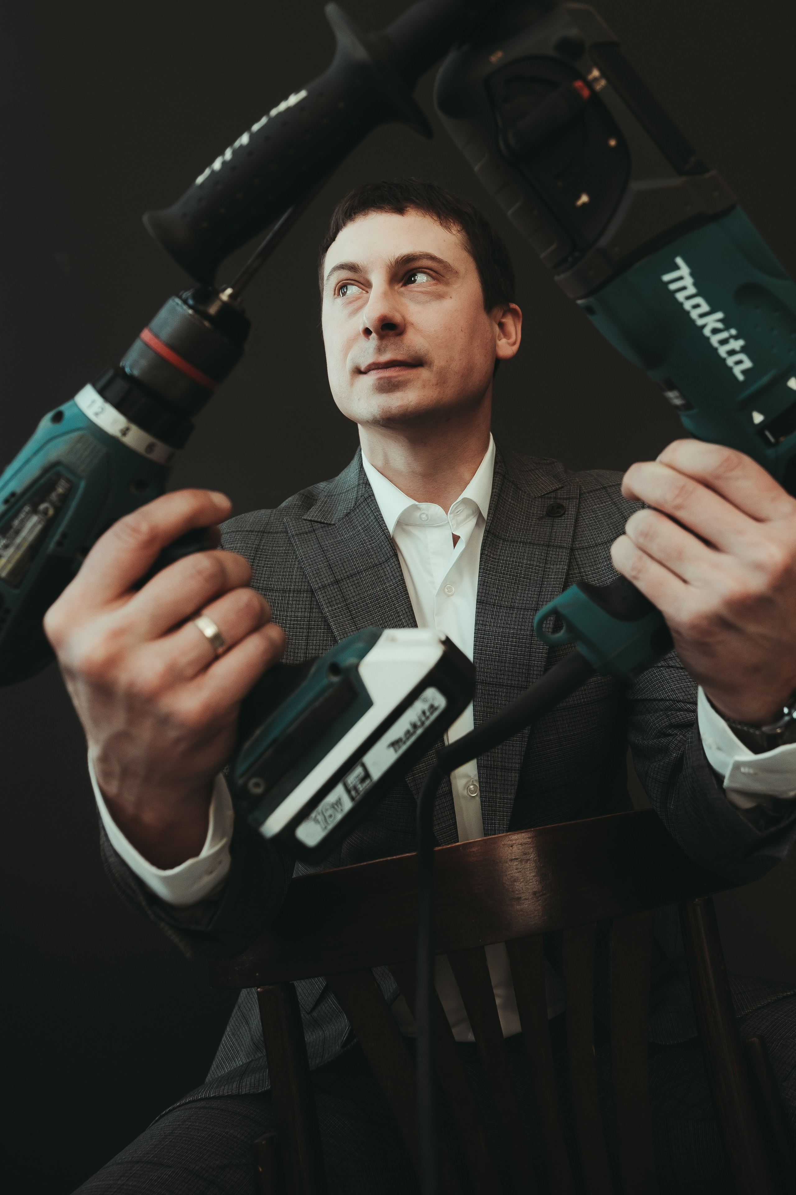 Монтажник ПВХ окон. Свадебный фотограф в Саратове Сторожев Слава