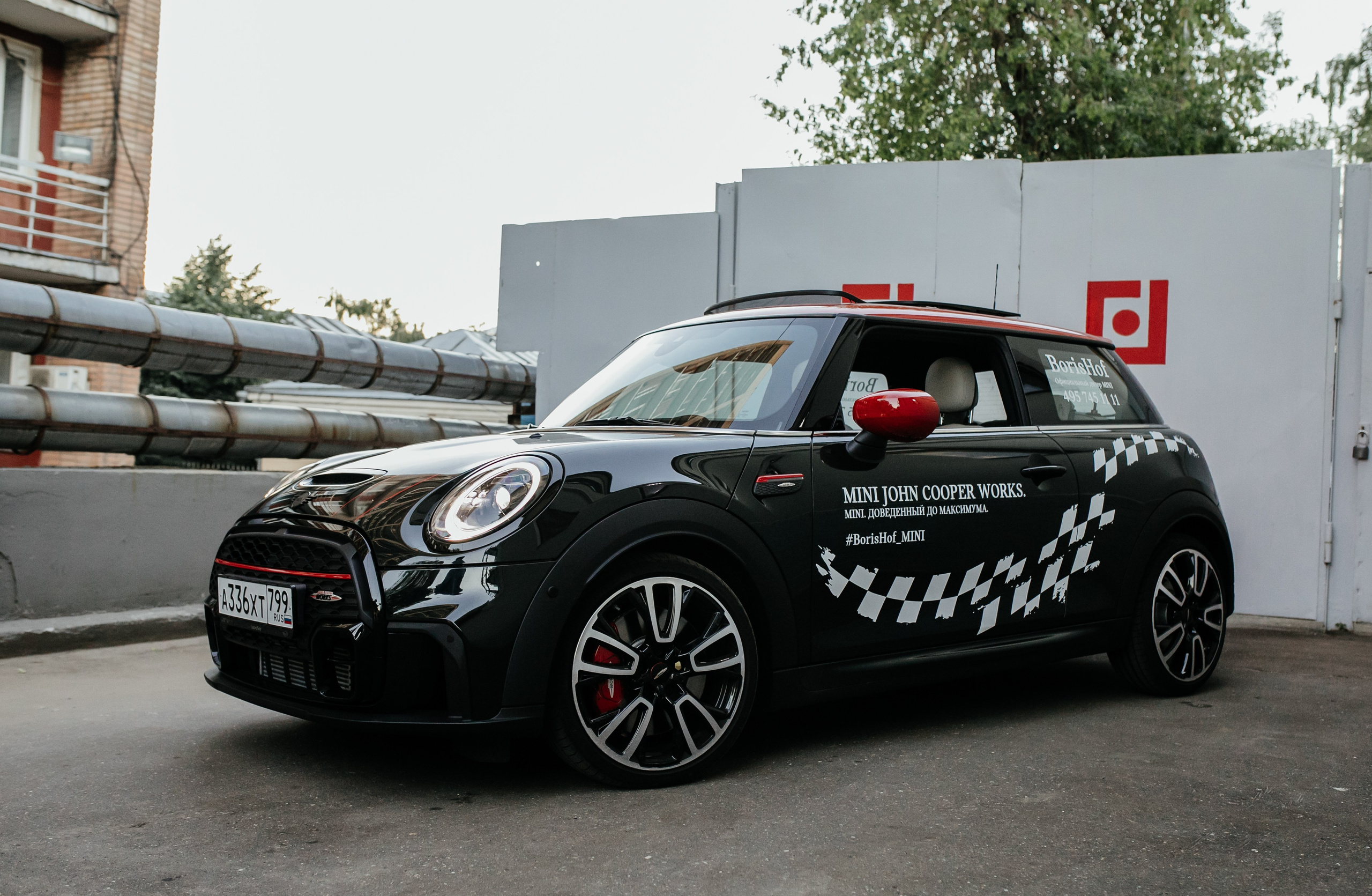 New MINI Cooper в Гоголь Центре. Репортажный, event, концертный и backstage фотограф из Москвы Виталий Кривцов