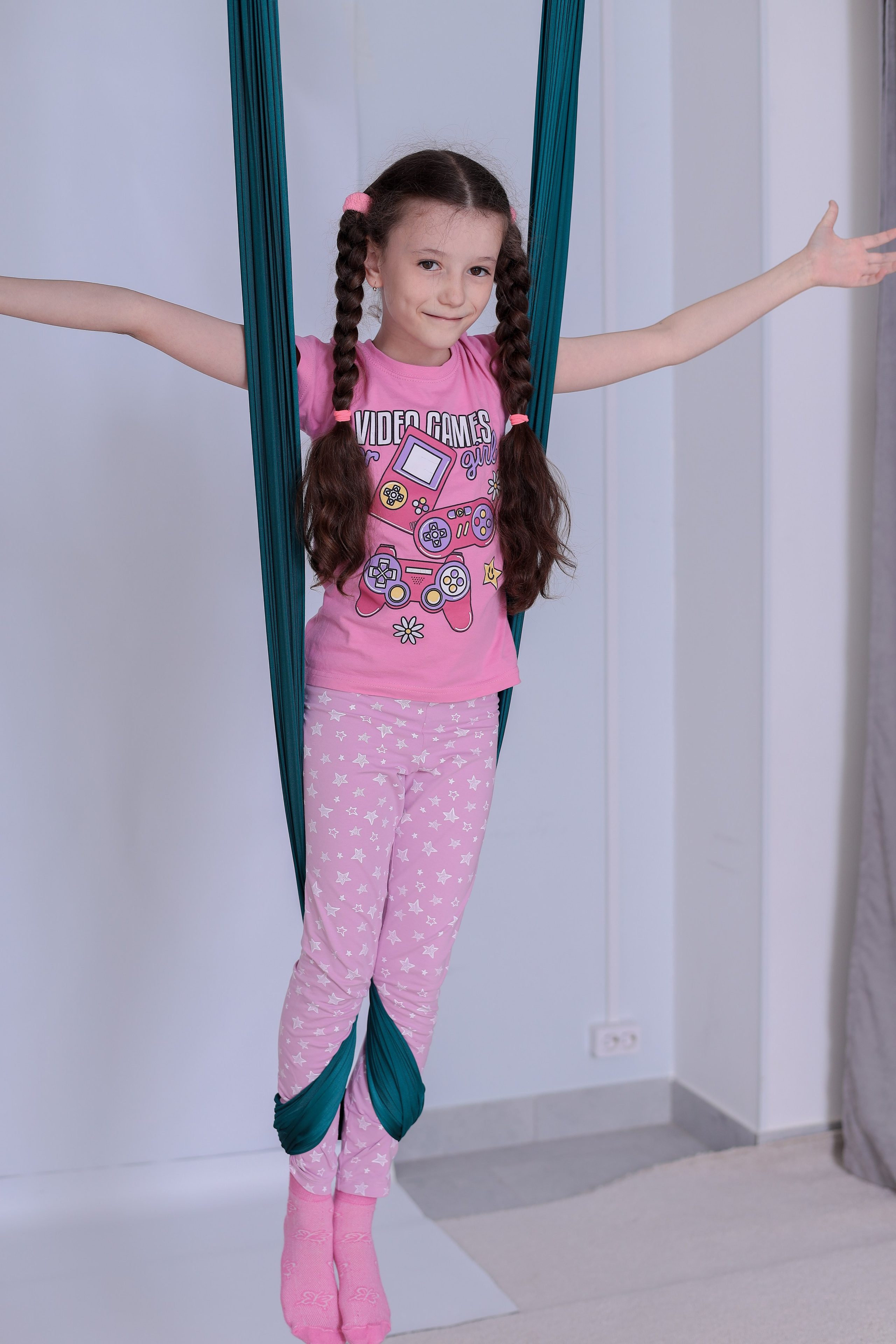 Детская аэройога. Фотограф Надршина Лилия