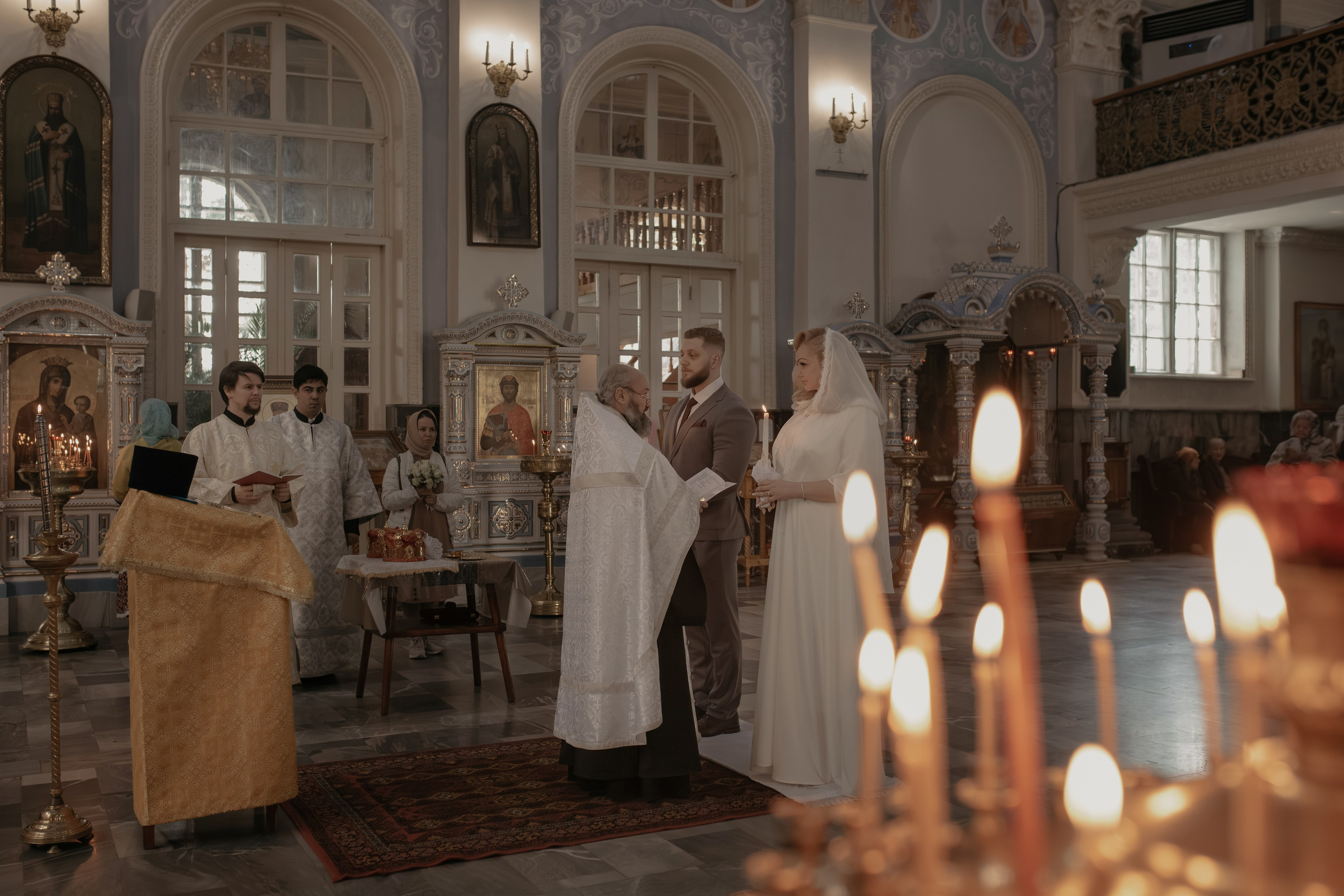 венчание в кафедральном соборе Успения Пресвятой Богородицы в Ташкенте