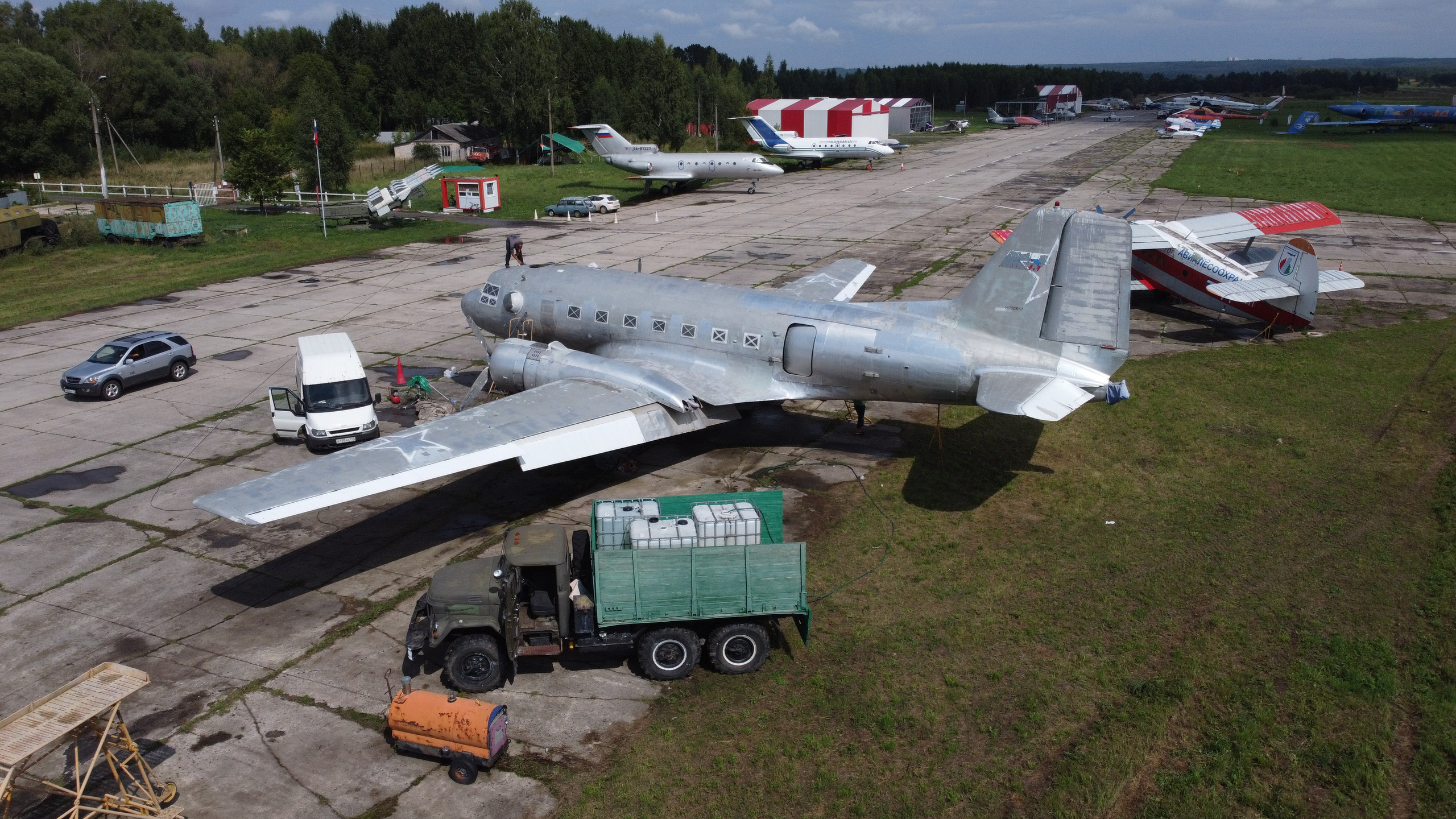 Ил-14Т «Голубая Мечта» — смывка краски (2021 г.). Фотоальбом показывающий увлекательный мир авиации и мир медведей Андрея Иванова