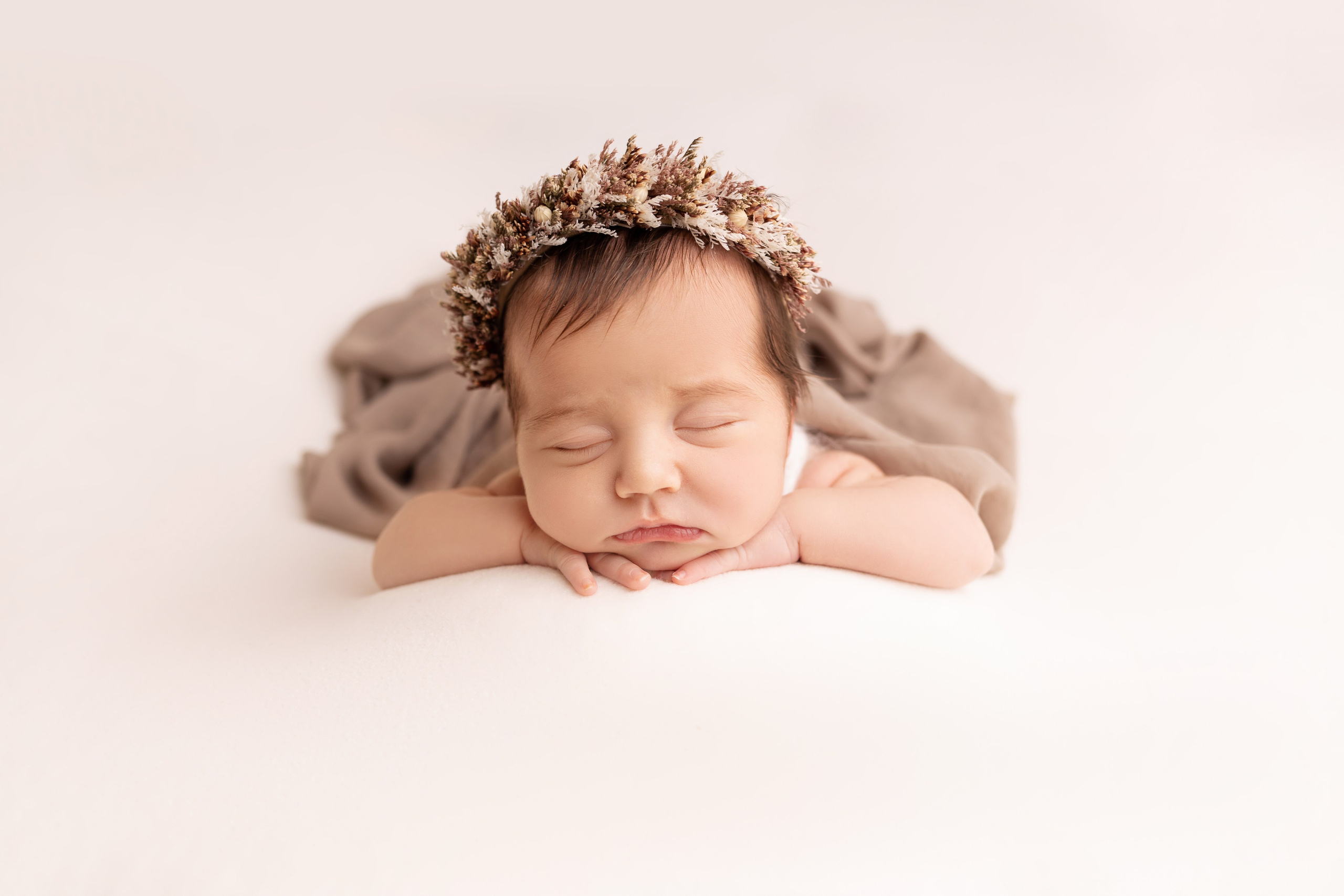 Классическая фотосессия малыша. Фотограф новорожденных малышей в Омске и Омской области Эльвира Камаева