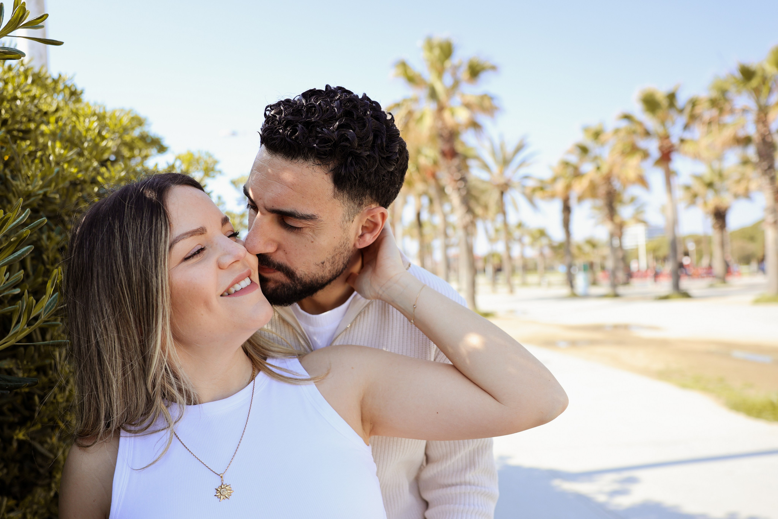 Sunny morning at the sea. Natalia Zhuravleva|family, newborn, maternity photographer in Barcelona