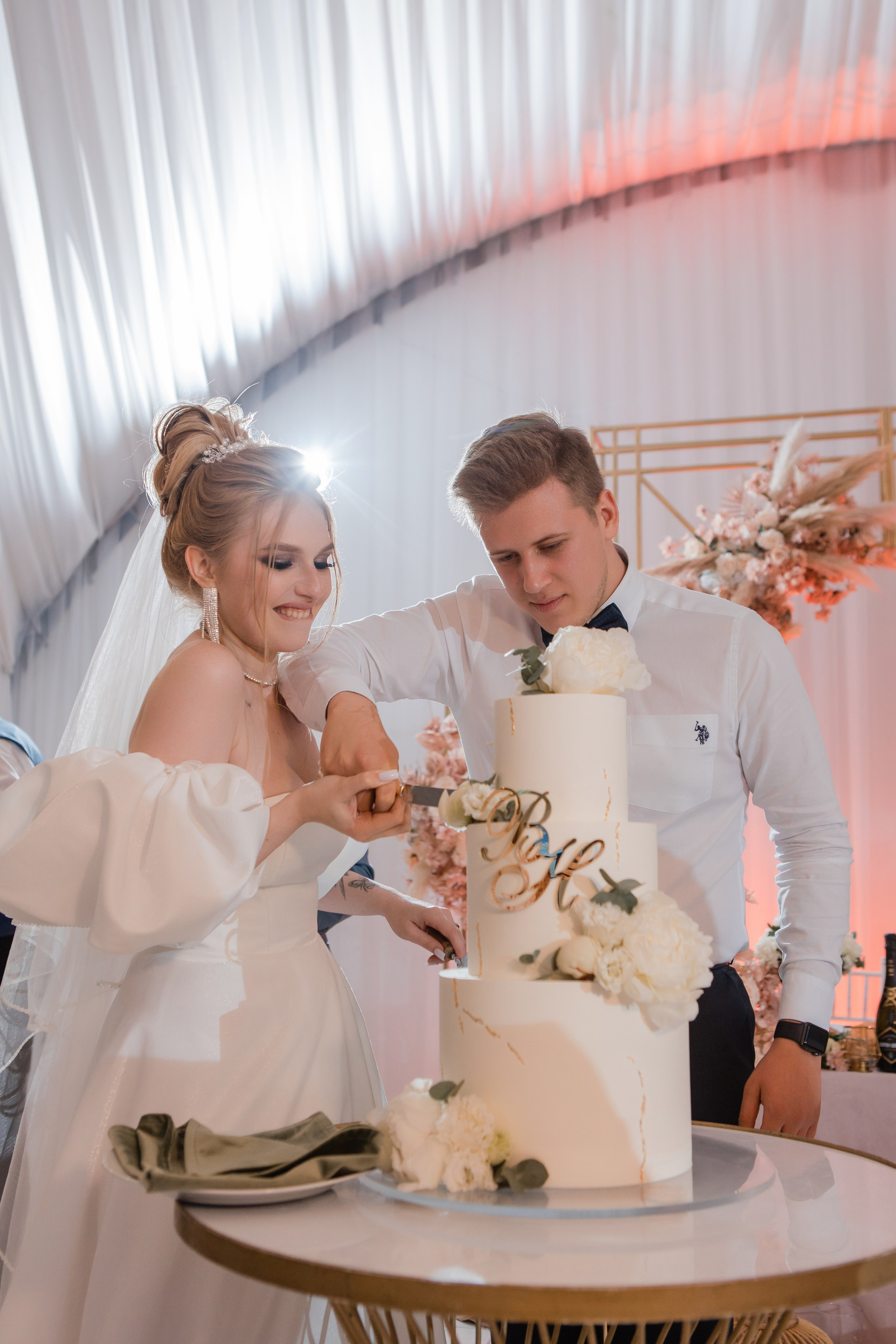 Павел и Ангелина. Видеосъемка и фотосъемка свадеб. Фотограф и оператор на свадьбу. Видеосъемка подкастов, собственная видео-фотостудии. Предметная фотосъемка