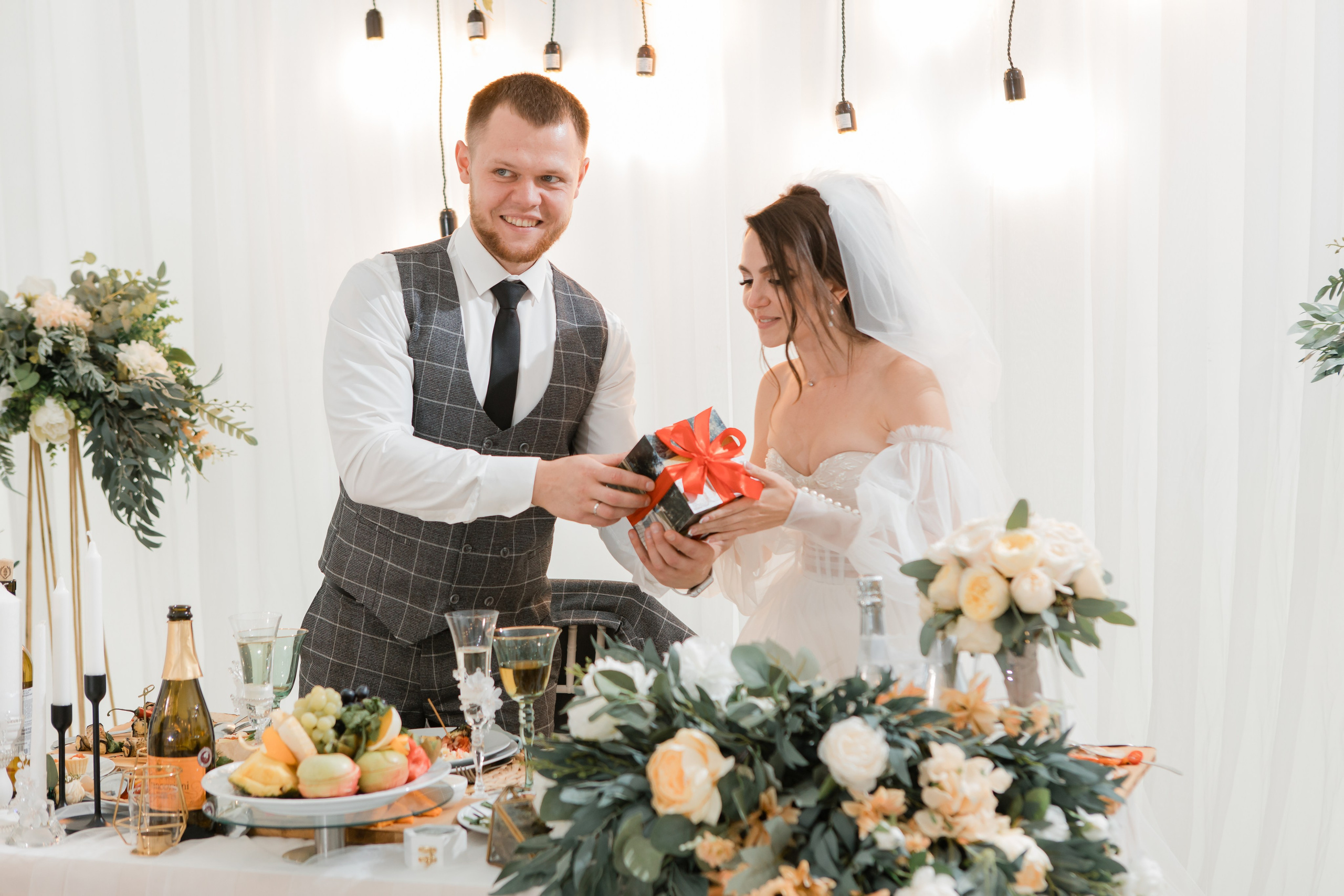 Свадебная фотосессия Сергея и Татьяны. Наша свадебная сказка. Видеосъемка и фотосъемка свадеб. Фотограф и оператор на свадьбу. Видеосъемка подкастов, собственная видео-фотостудии. Предметная фотосъемка