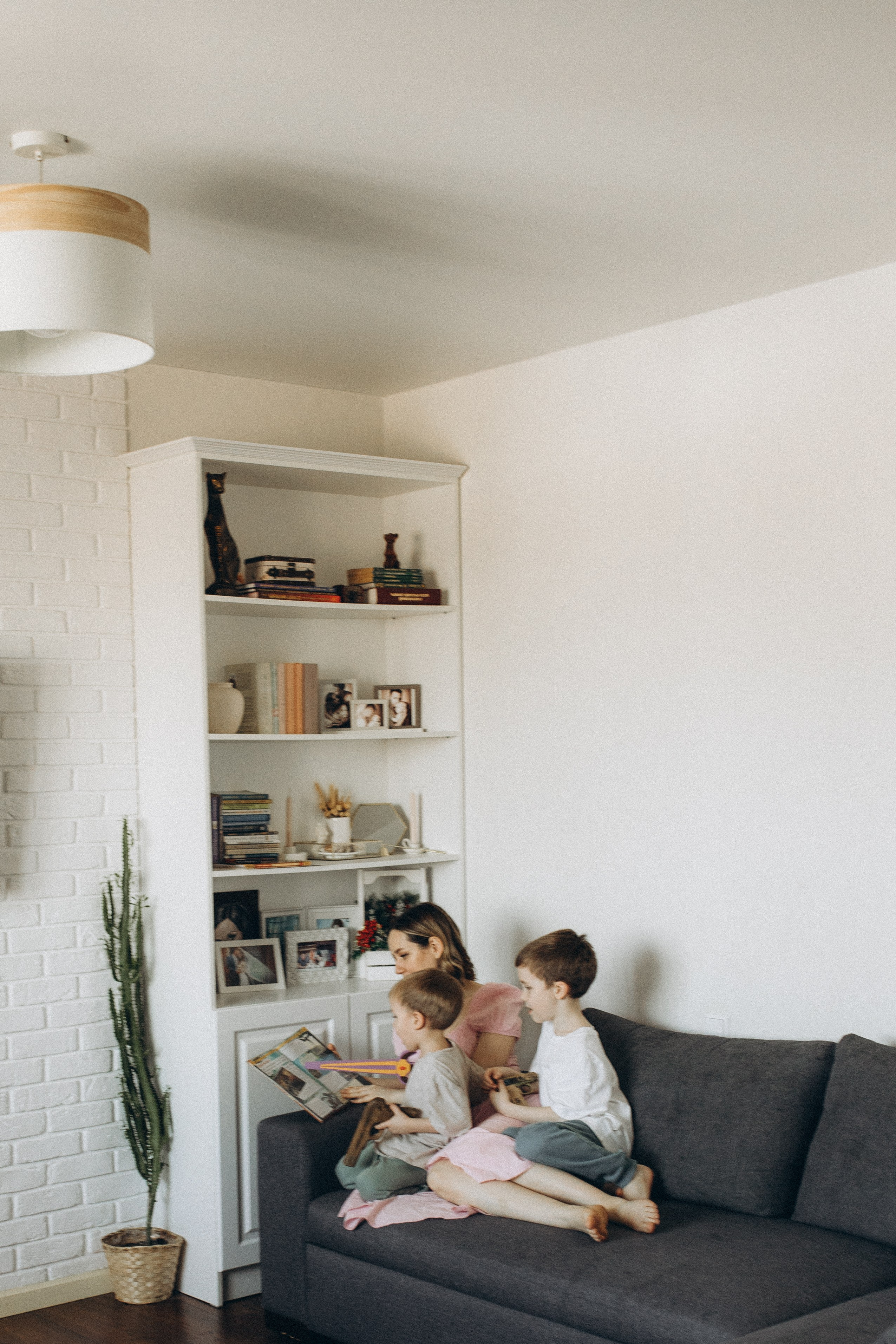 Аня с сыновьями. Семейный фотограф lifestyle в Новосибирске Елена Шпилевая