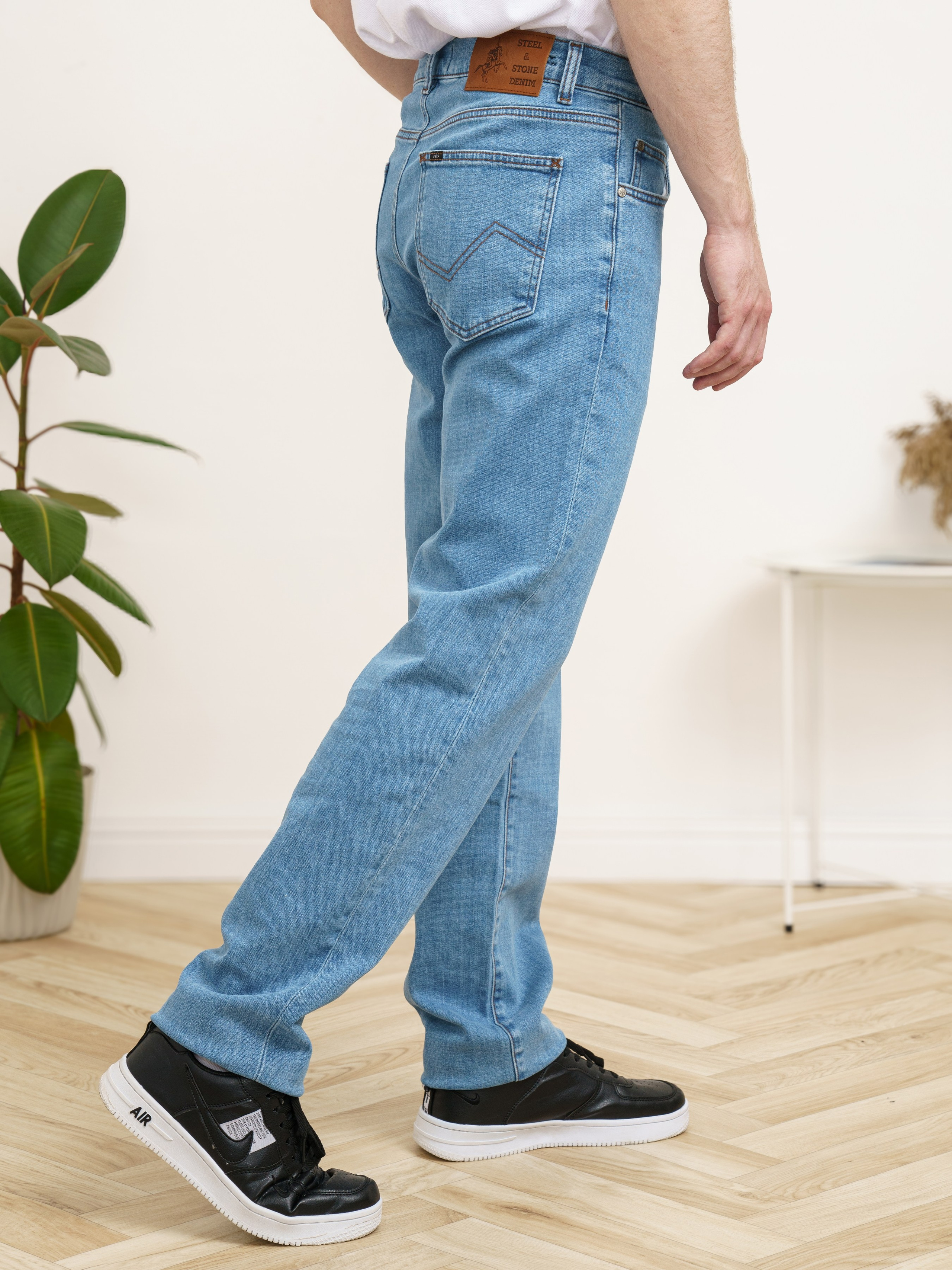 Джинсы, модель Алексей. KED Production — продакшн из СПб. Создаём фото, видео и контент, который помогает брендам и селлерам продавать больше