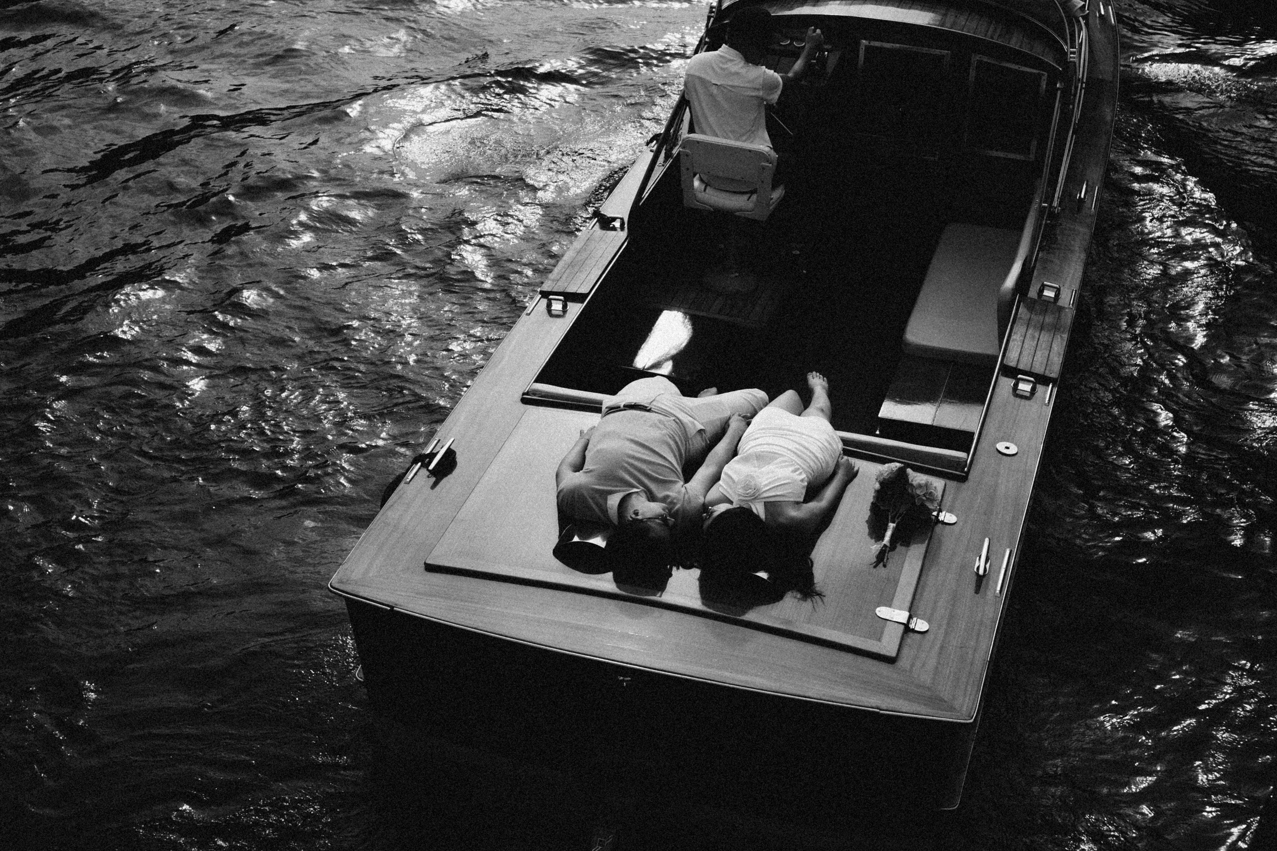 СВАДЕНБНАЯ СЬЕМКА НА КАТЕРЕ ПО КАНАЛАМ САНКТ-ПЕТЕРБУРГА И В АКВАТОРИИ НЕВЫ. Профессиональный фотограф, Санкт-Петербург — Виктория Богомолова