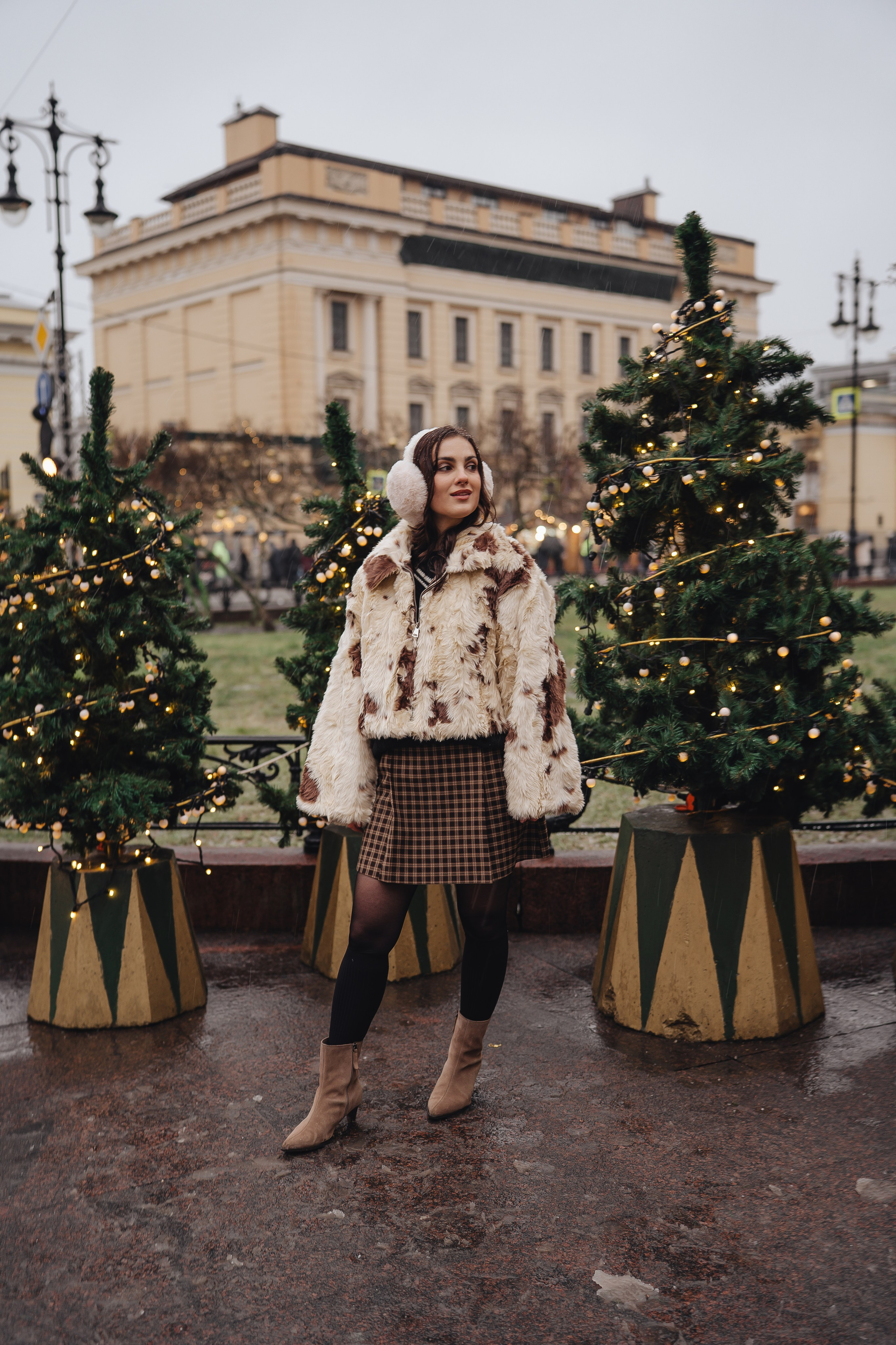ПРОГУЛКА НА МАНЕЖНОЙ ПЛОЩАДИ ДЛЯ ДЕВУШКИ ПЕРЕД НОВЫМ ГОДОМ (НОВОГОДНЯЯ ФОТОСЕССИИЯ НА МАНЕЖНОЙ ПЛОЩАДИ). Профессиональный фотограф, Санкт-Петербург — Виктория Богомолова