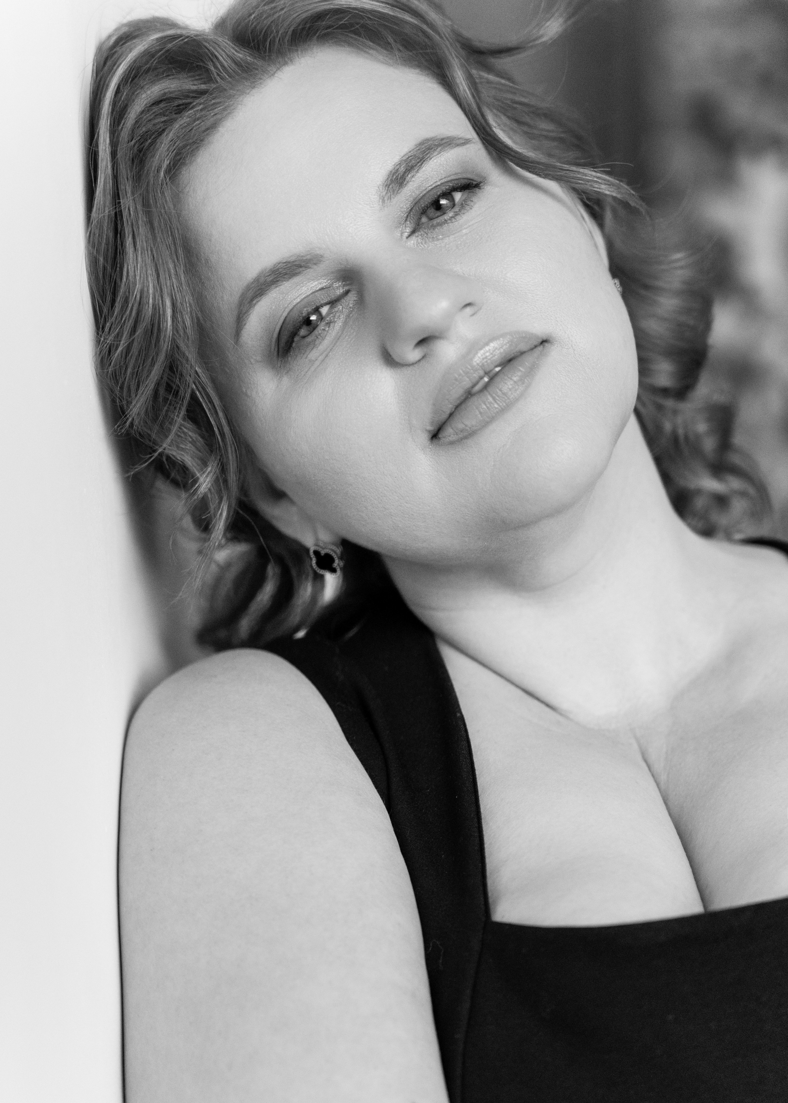 Портретная съемка в студии для женщины плюс сайз. Женский фотограф в Красноярске