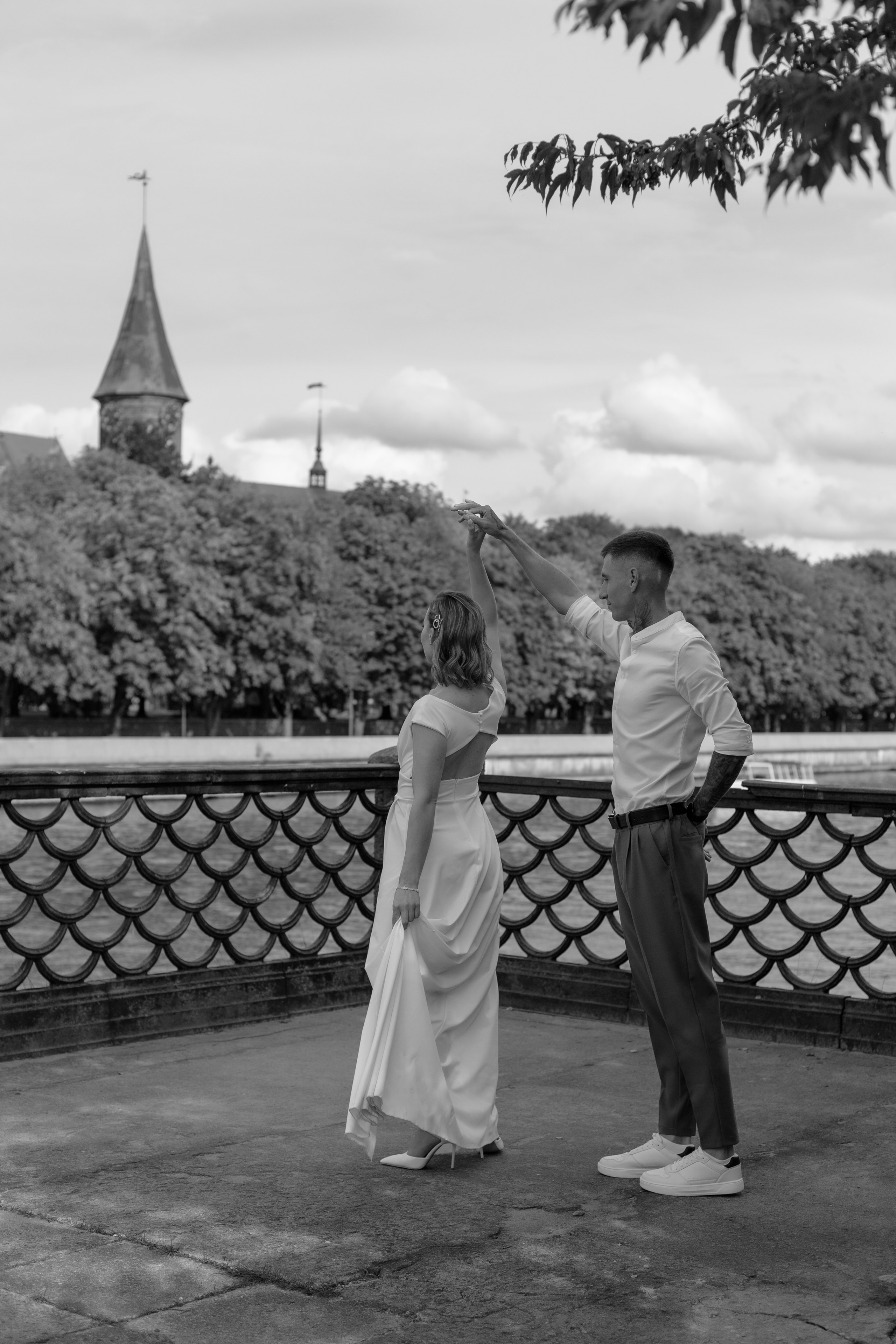 Саша и Вика. Биржевой сквер. Фотограф в Калининграде Решетникова Алина