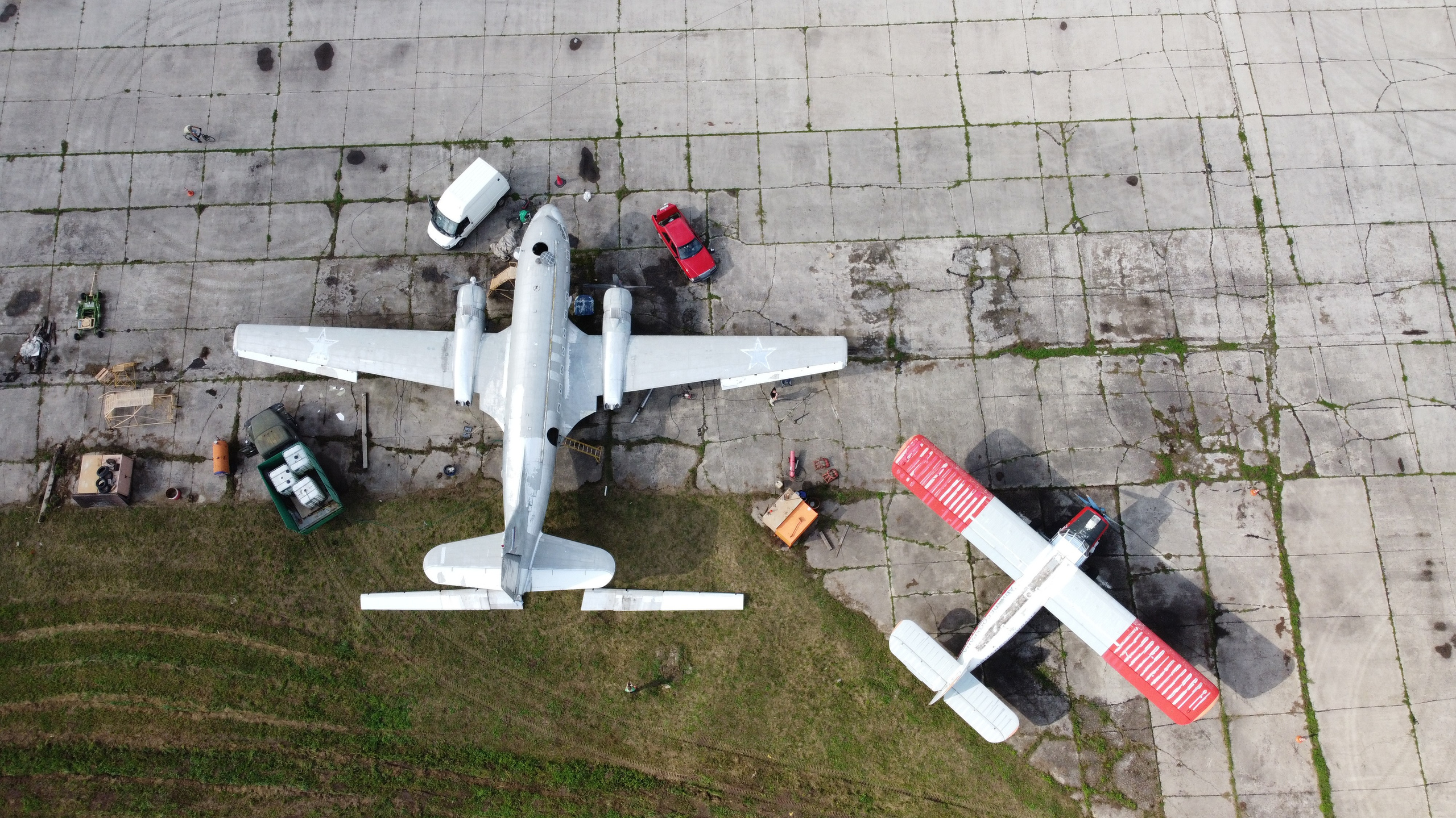 Ил-14Т «Голубая Мечта» — смывка краски (2021 г.). Фотоальбом показывающий увлекательный мир авиации и мир медведей Андрея Иванова