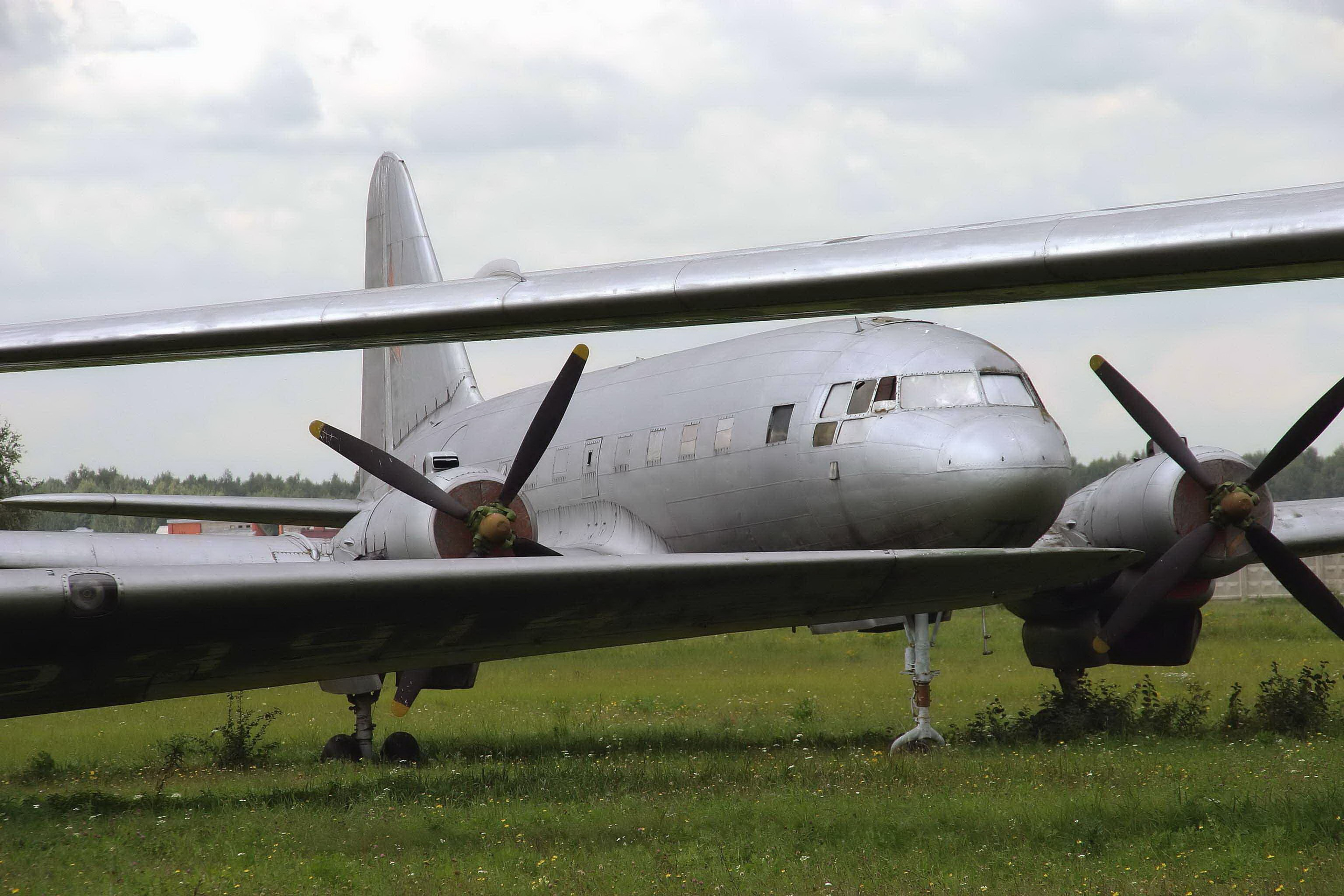 Ил-12 (Монино). Фотоальбом показывающий увлекательный мир авиации и мир медведей Андрея Иванова