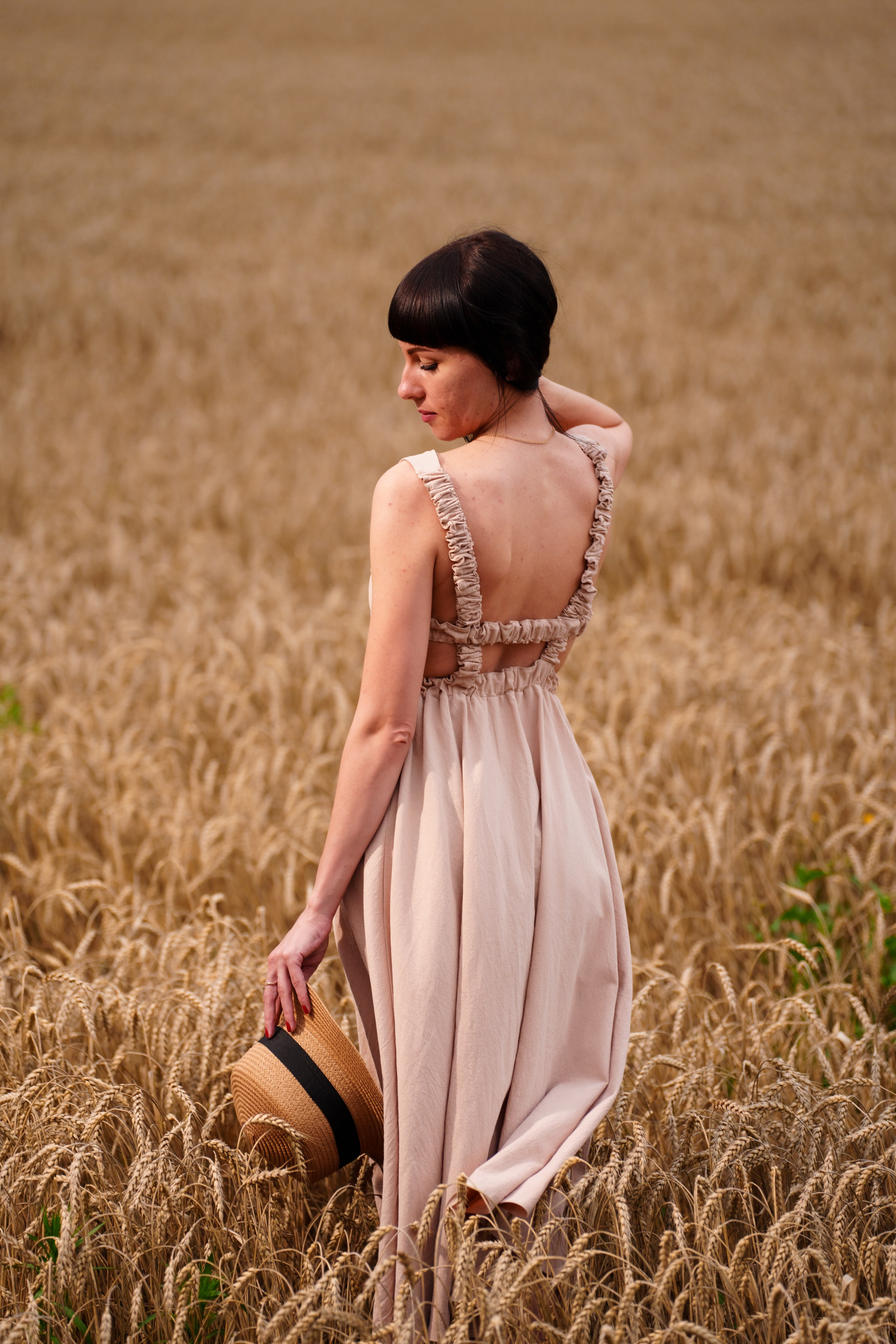 Мама с дочкой в пшеничном поле (01.08.2023). Фотограф Андрей Чеботок (Белгород, Курск, Воронеж, Старый Оскол)